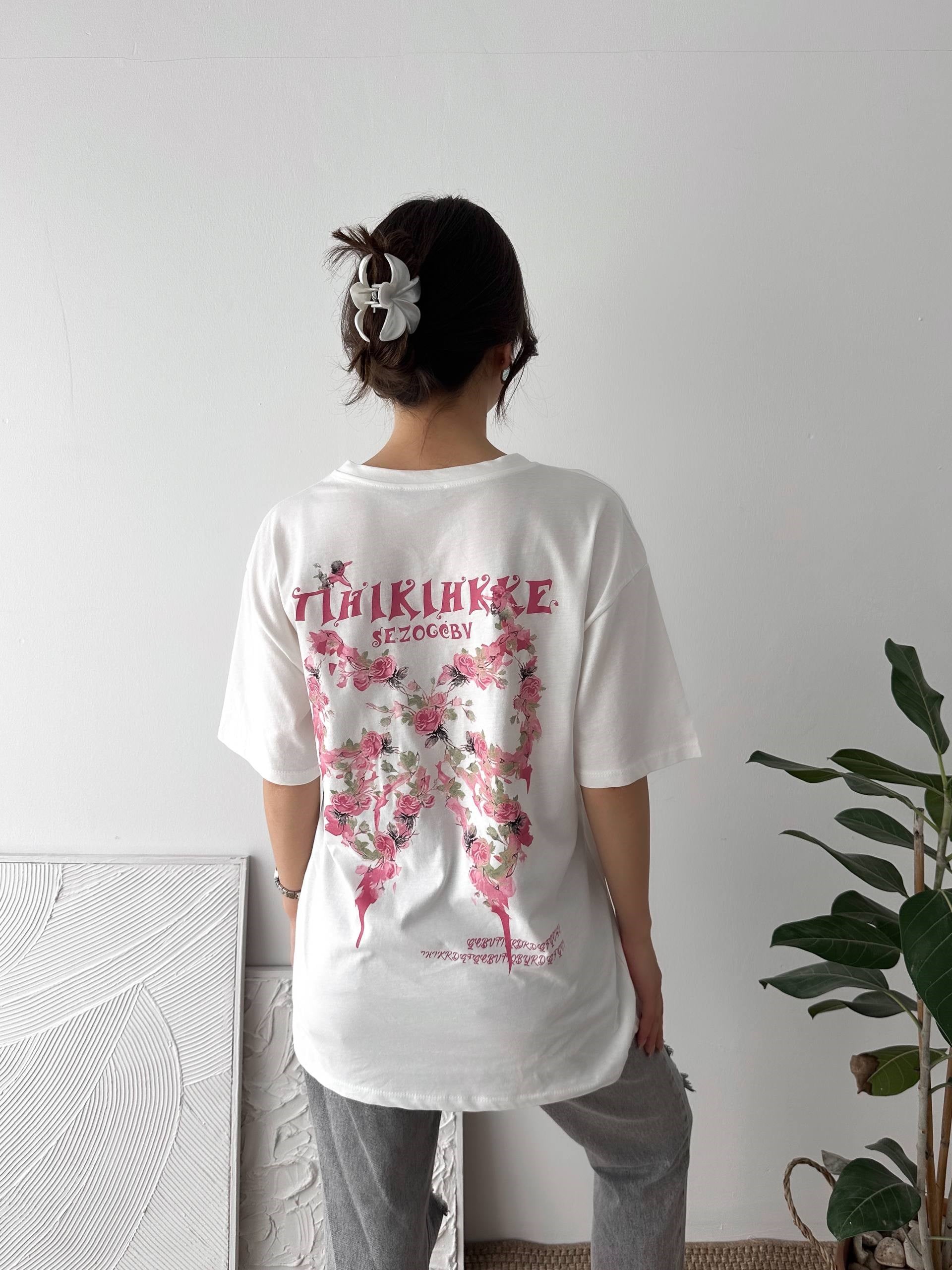 PEMBE BASKI BEYAZ TŞİRT