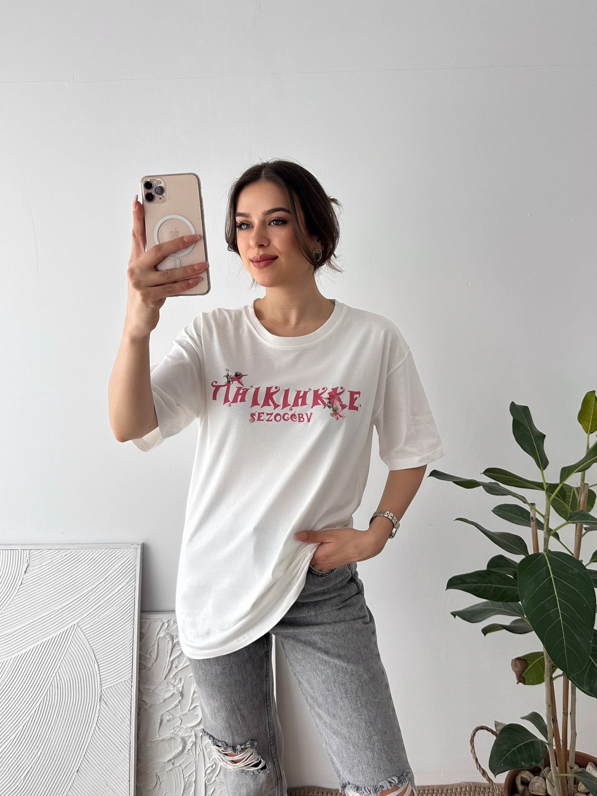 PEMBE BASKI BEYAZ TŞİRT