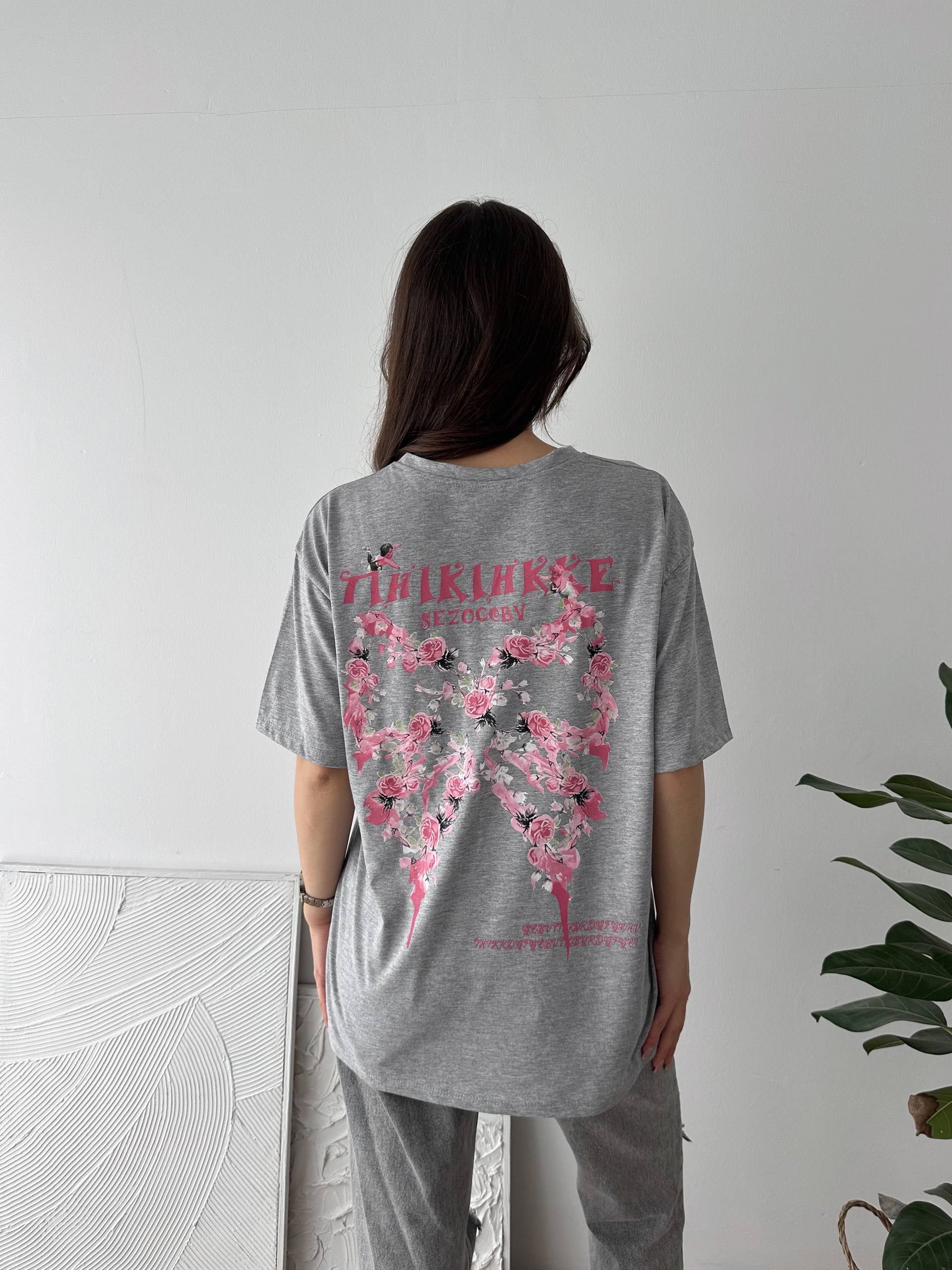 PEMBE BASKI GRİ TŞİRT