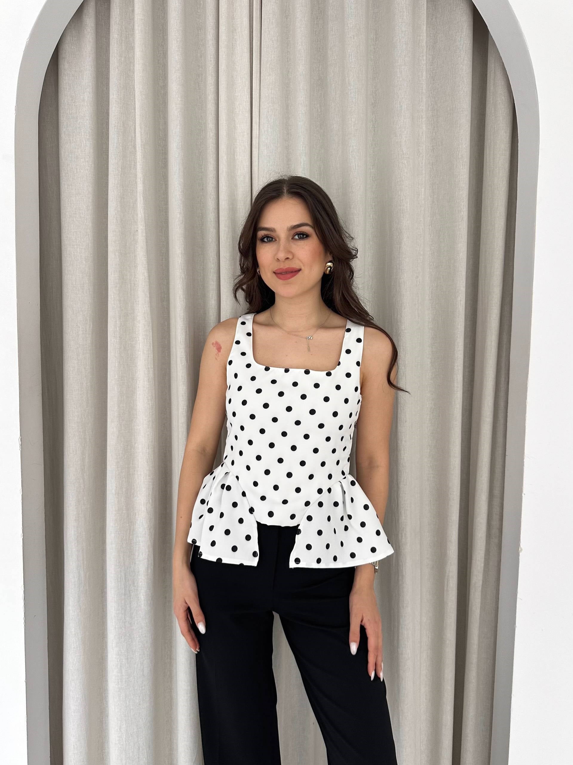PUANTİYELİ BEYAZ TASARIM BLUZ