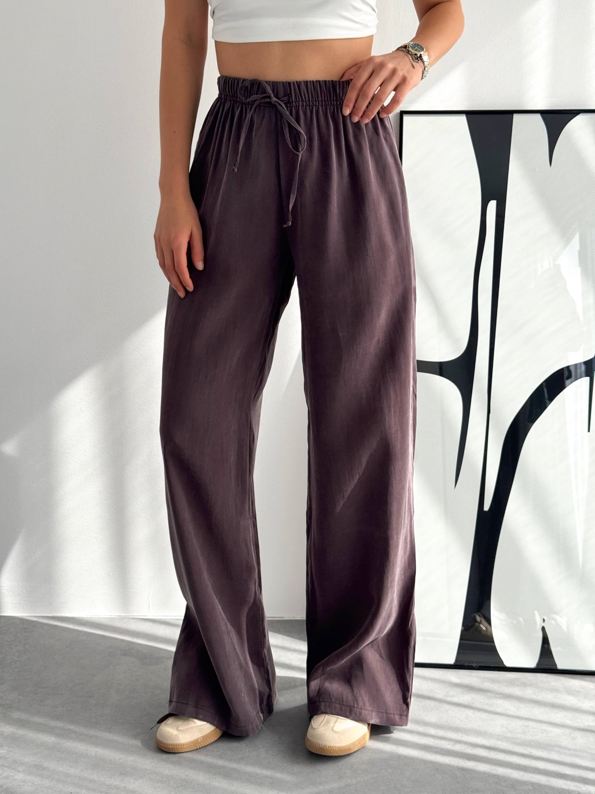 SOFT DOKULU KAHVERENGİ KUMAŞ PANTALON