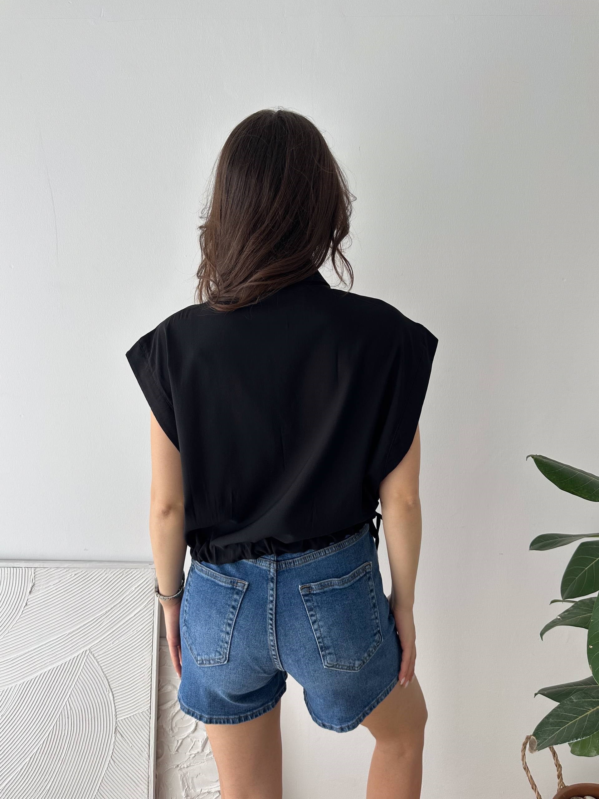 TORBA CEPLİ KISA SİYAH YELEK