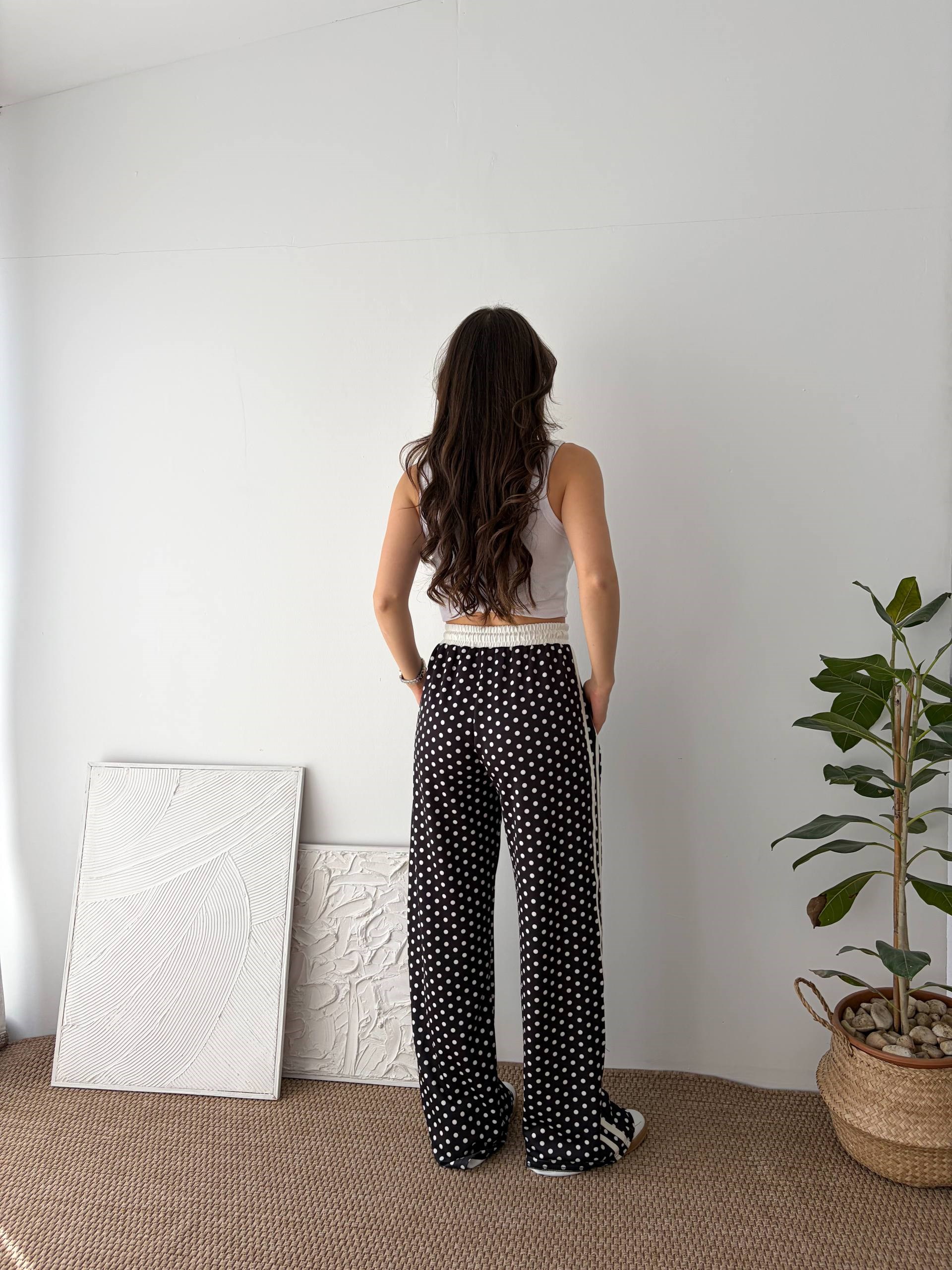 YANI ÇİZGİLİ PUANTİYE SİYAH PANTALON