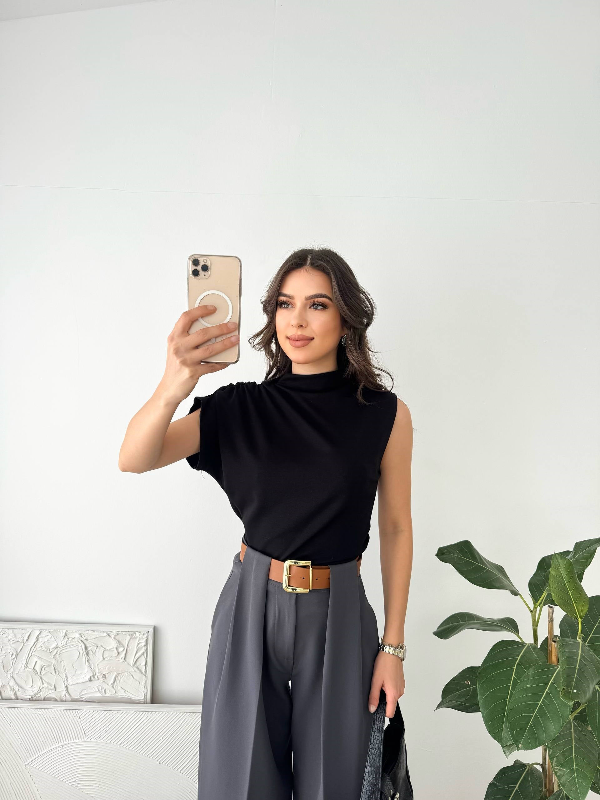 YARIM BALIKÇI YAKA SİYAH BLUZ