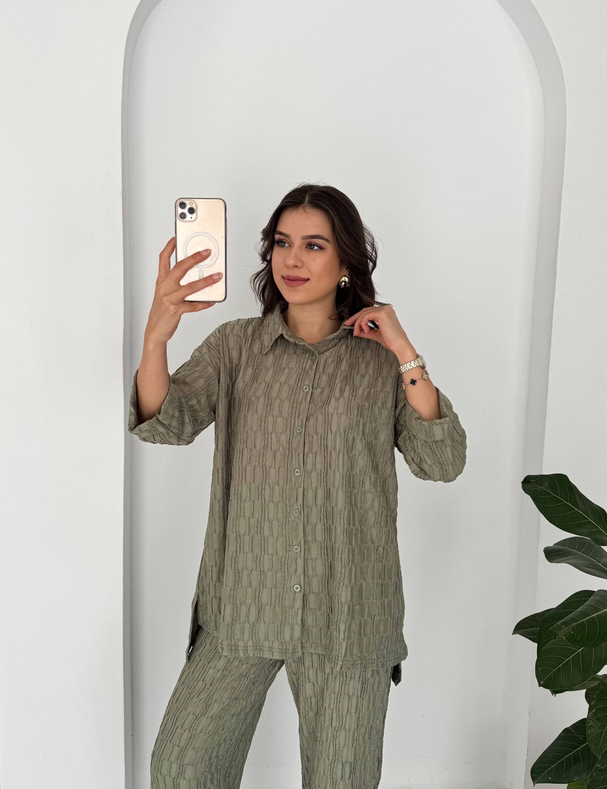 YEŞİL DÜĞMELİ KUMAŞ TAKIM