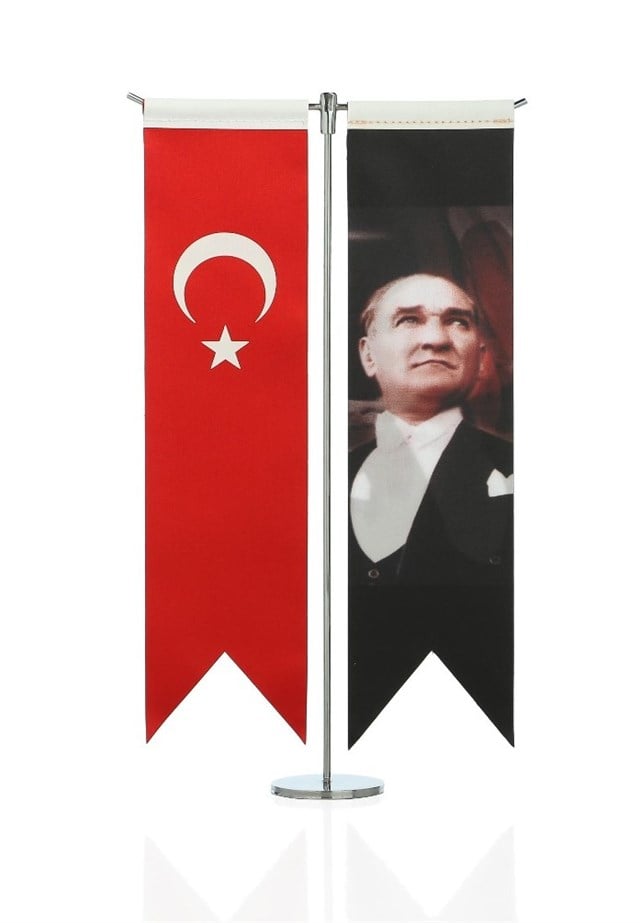 Atatürk Resmi ve Türk Bayrağı Kırlangıç Masa Bayrak Takımı