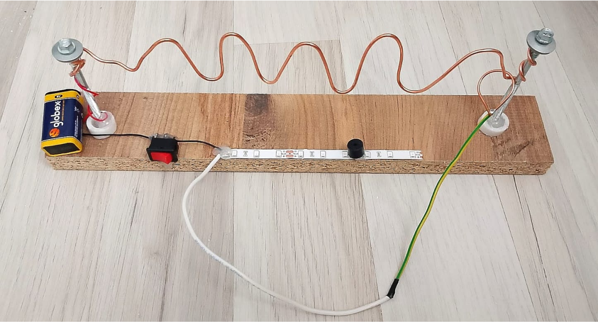 orktektsrm20Yüzük oyunu seti sesli ve ışıklı ikaz verir 38x7cm boyut pil dahilTeknoloji Tasarım ÜrünleriOkularenkkat