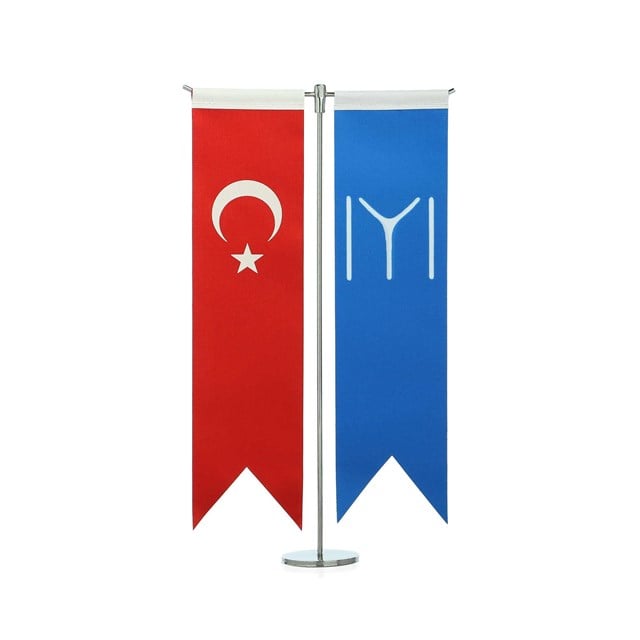 Türk Bayrağı ve Kayı Boyu Kırlangıç Masa Bayrağı