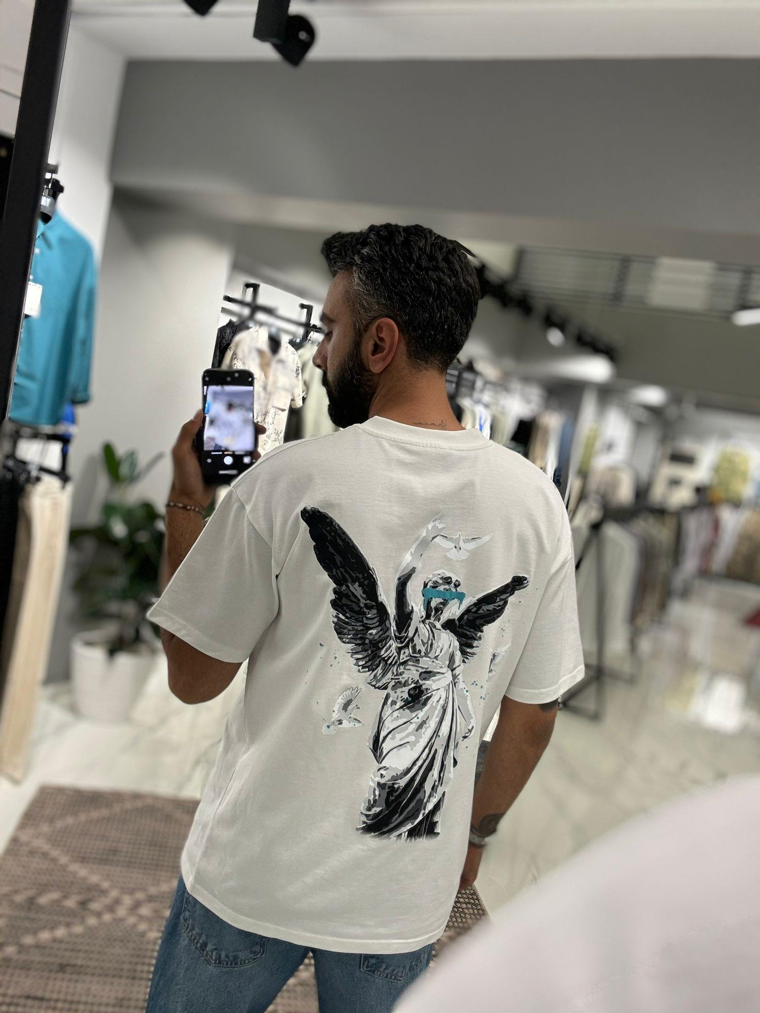 Melek Heykel Baskılı Oversize Tişört Beyaz