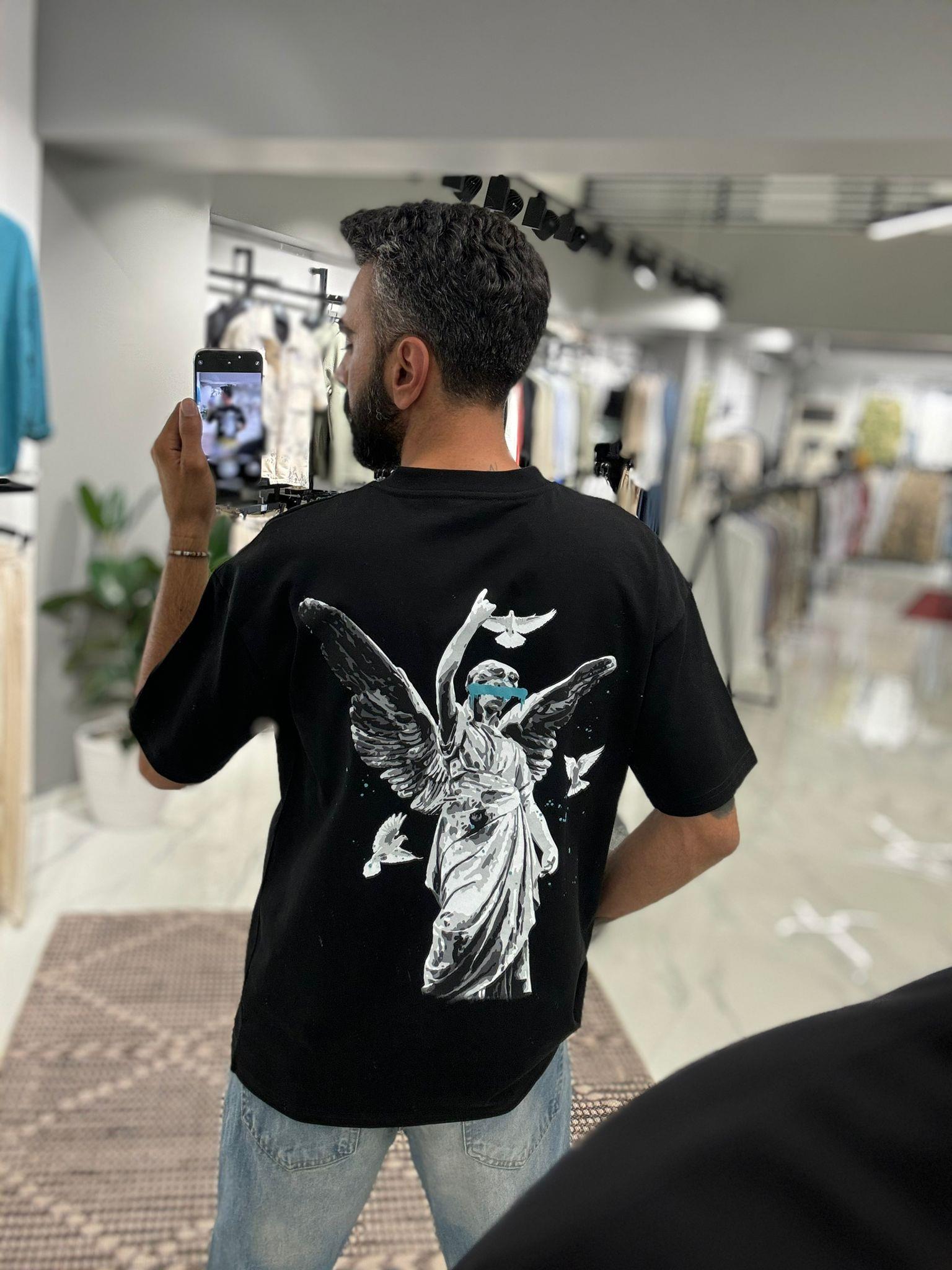 Melek Heykel Baskılı Oversize Tişört Siyah