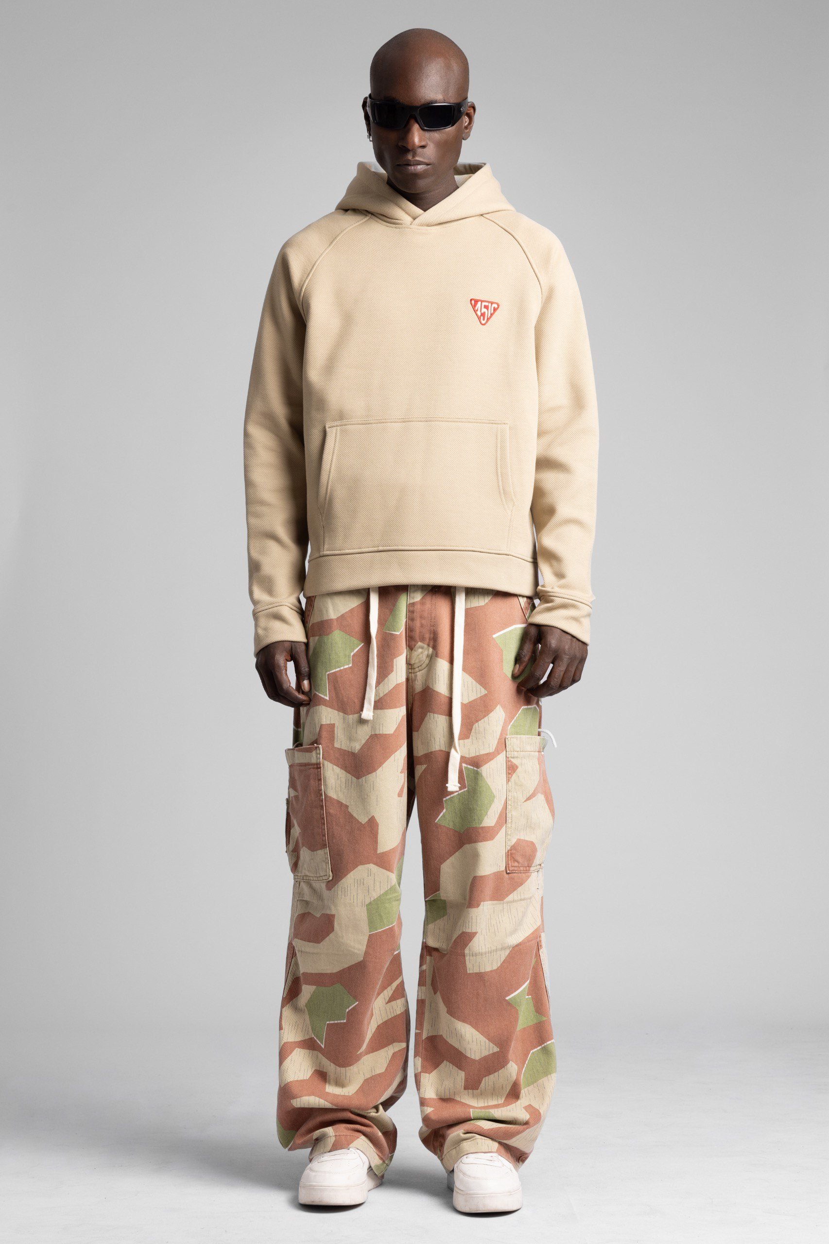Minimal Nakış Detaylı Kapüşonlu Sweatshirt  Bej