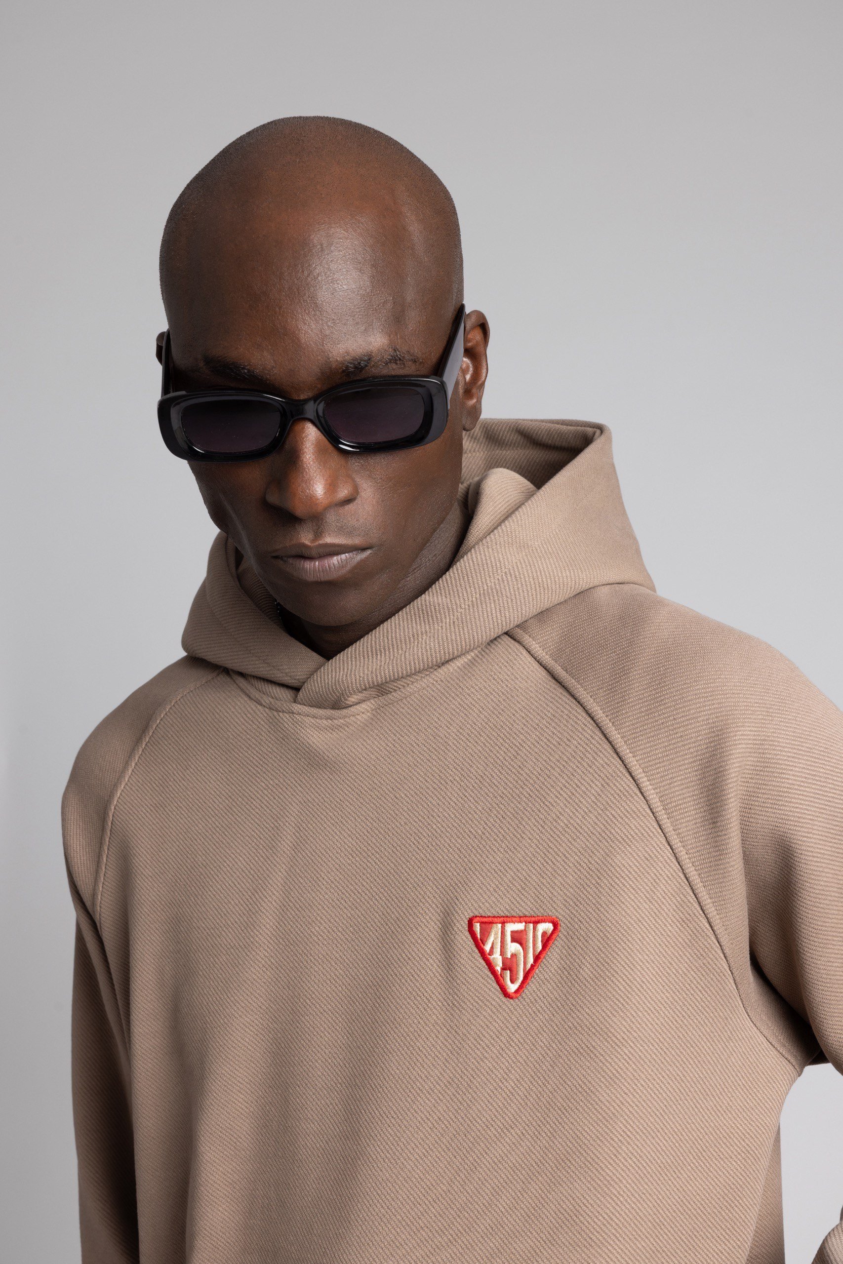 Minimal Nakış Detaylı Kapüşonlu Sweatshirt kahve
