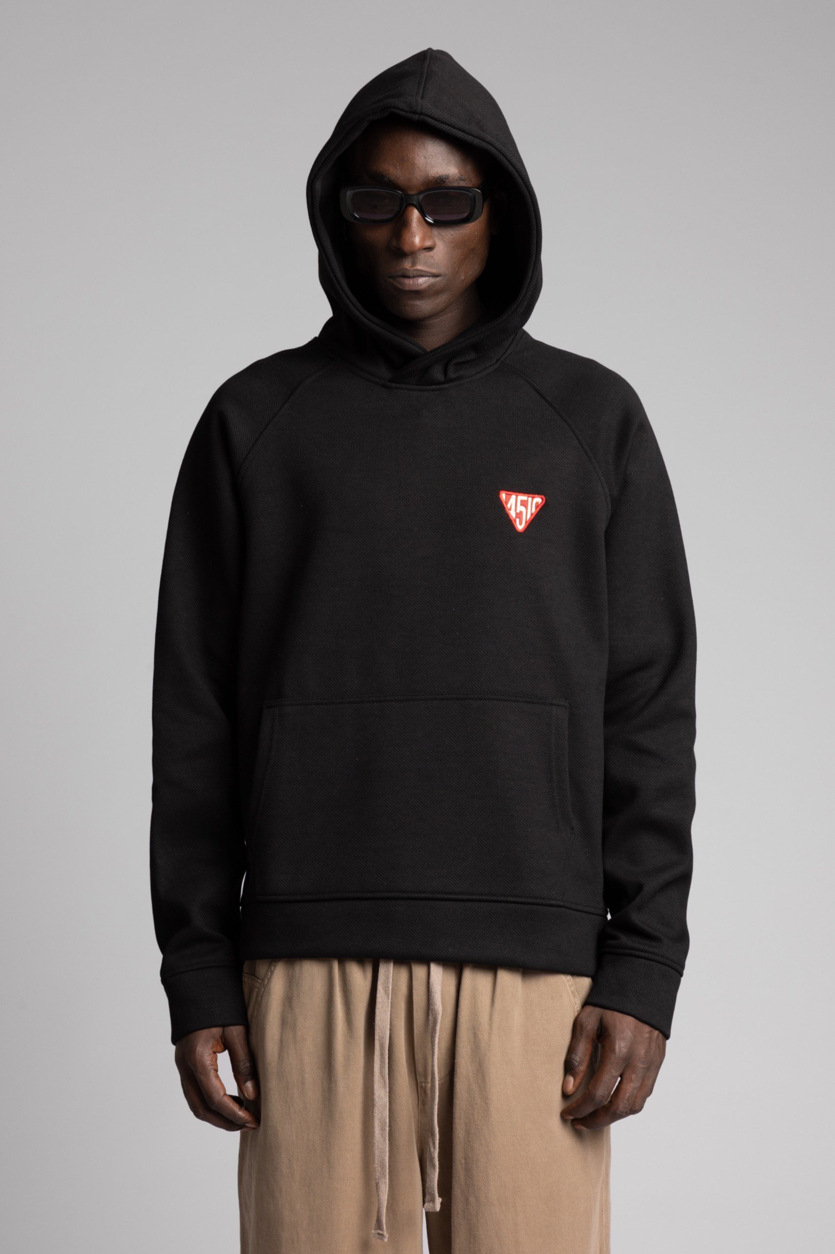 Minimal Nakış Detaylı Kapüşonlu Sweatshirt Sİyah