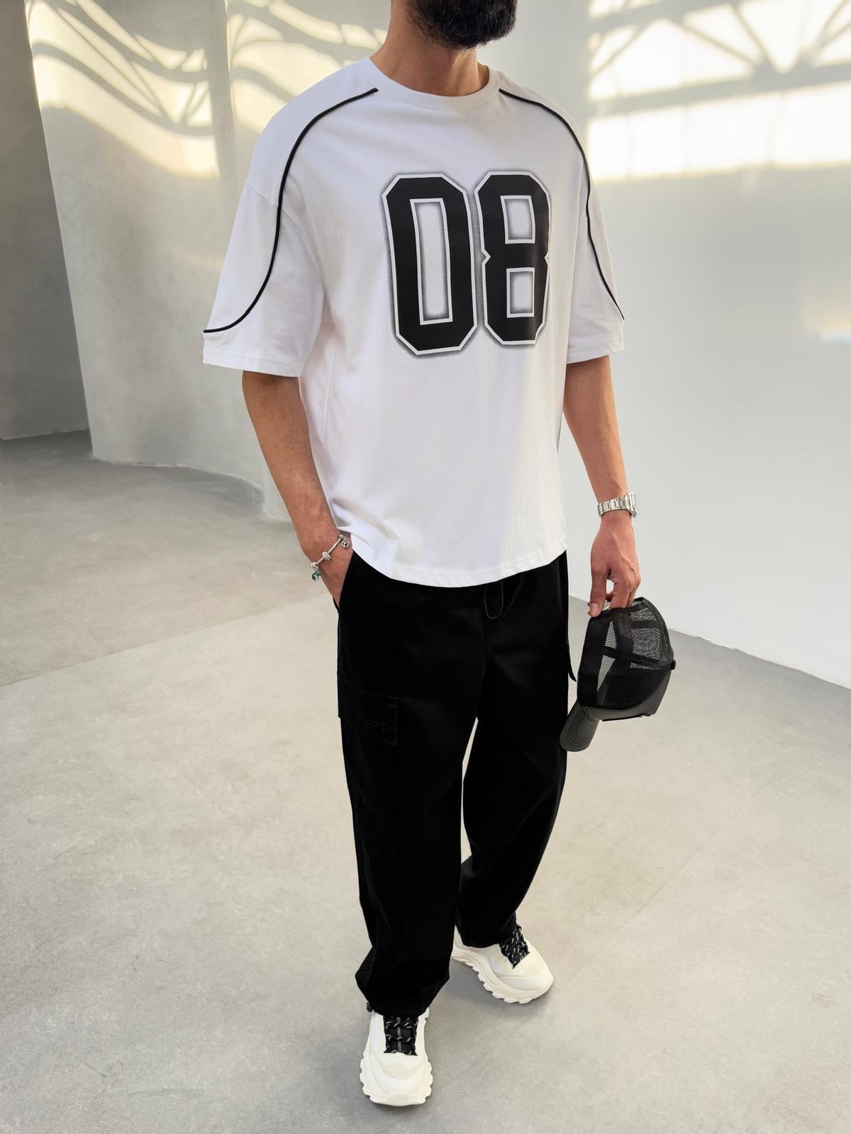 O8 Baskılı Biyeli Oversize T-Shirt Beyaz