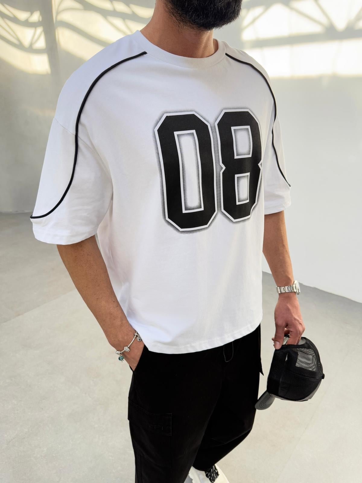 O8 Baskılı Biyeli Oversize T-Shirt Beyaz