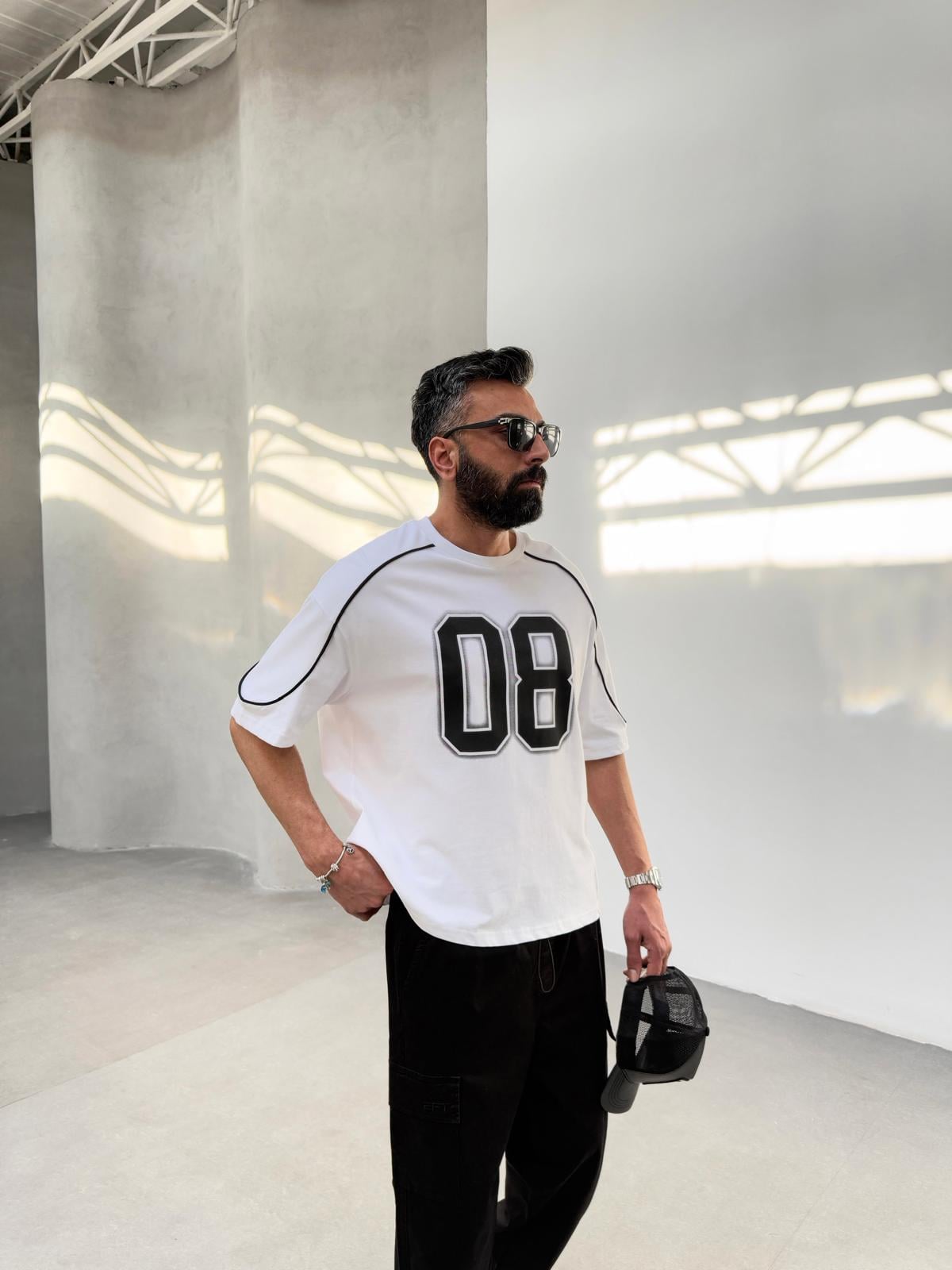O8 Baskılı Biyeli Oversize T-Shirt Beyaz