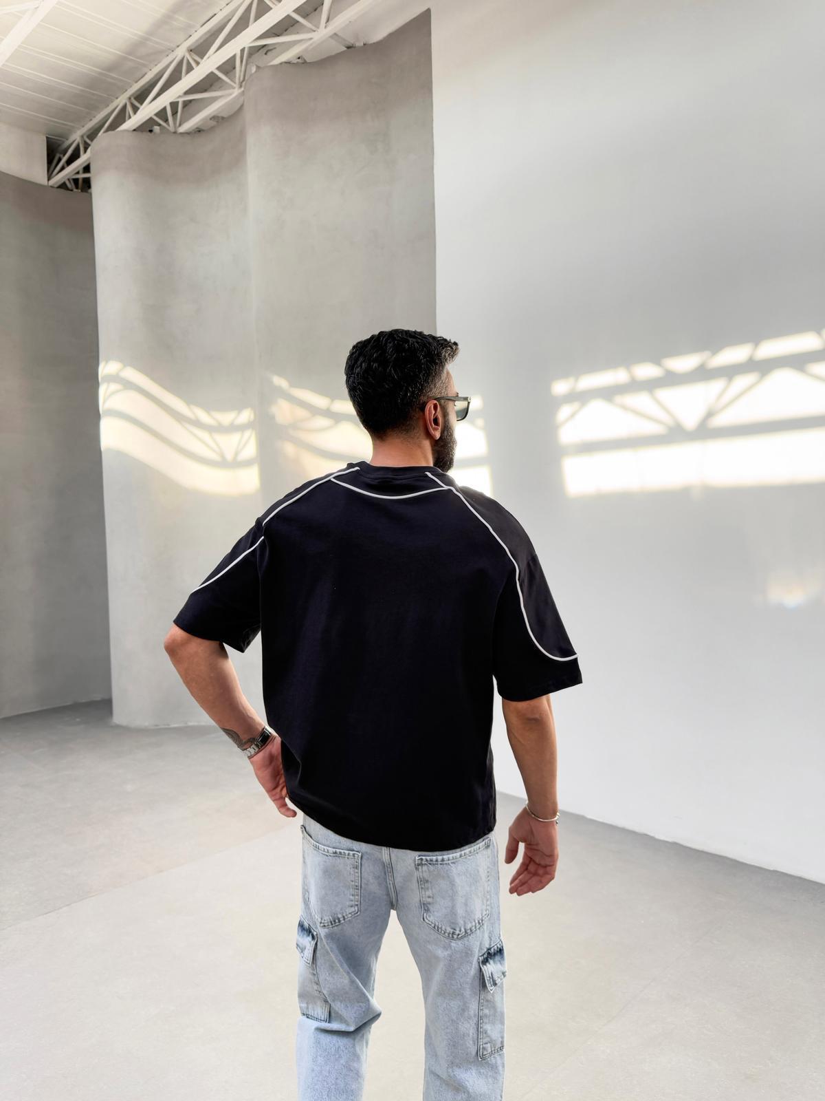 O8 Baskılı Biyeli Oversize T-Shirt Siyah