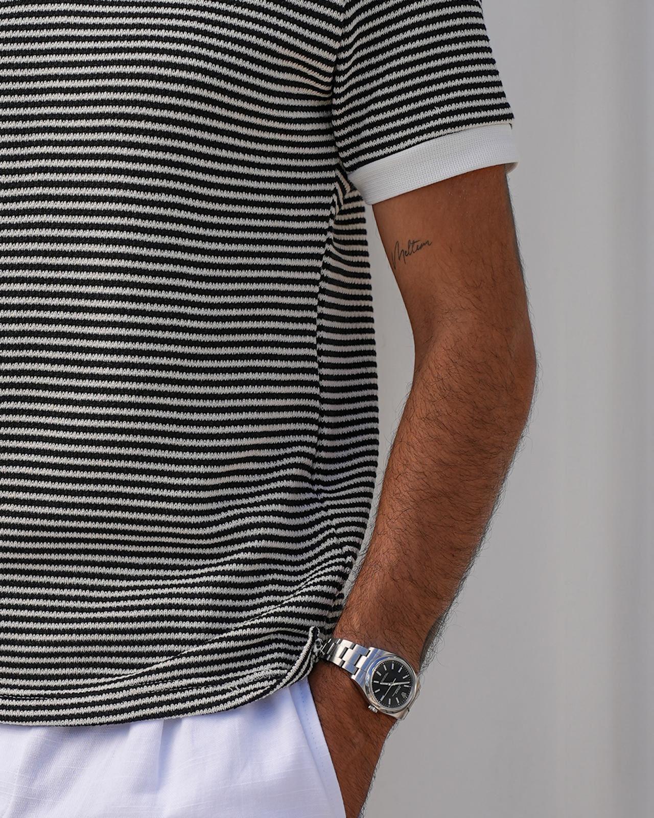 Polo Yaka Örme Kumaş Yan Yırtmaç Detay T-Shirt Siyah