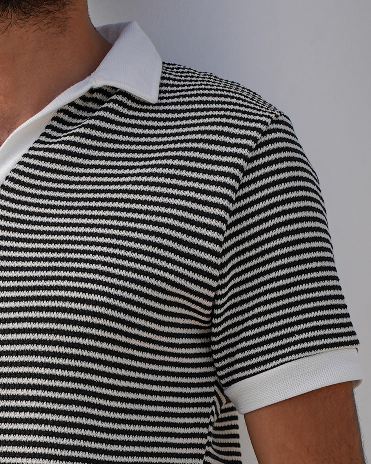 Polo Yaka Örme Kumaş Yan Yırtmaç Detay T-Shirt Siyah