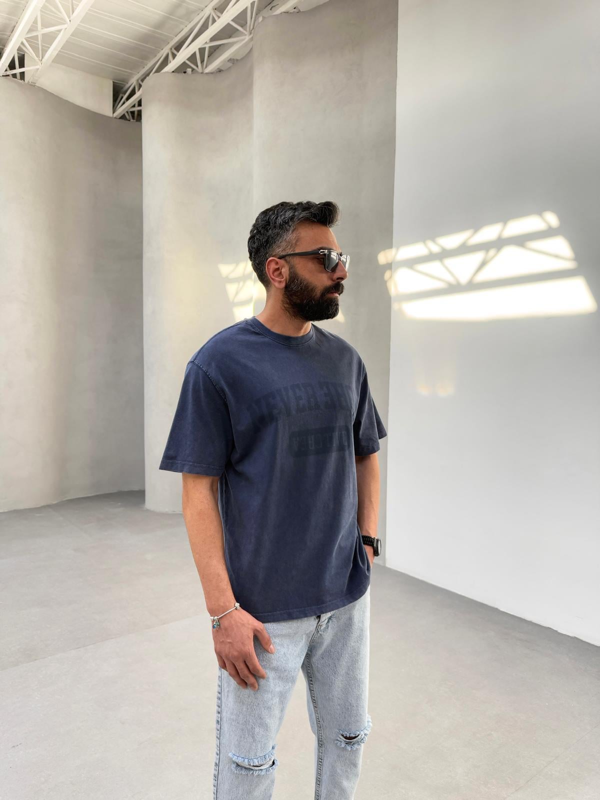 Yıkalamalı Never More Baskılı Oversize Tişört Lacivert