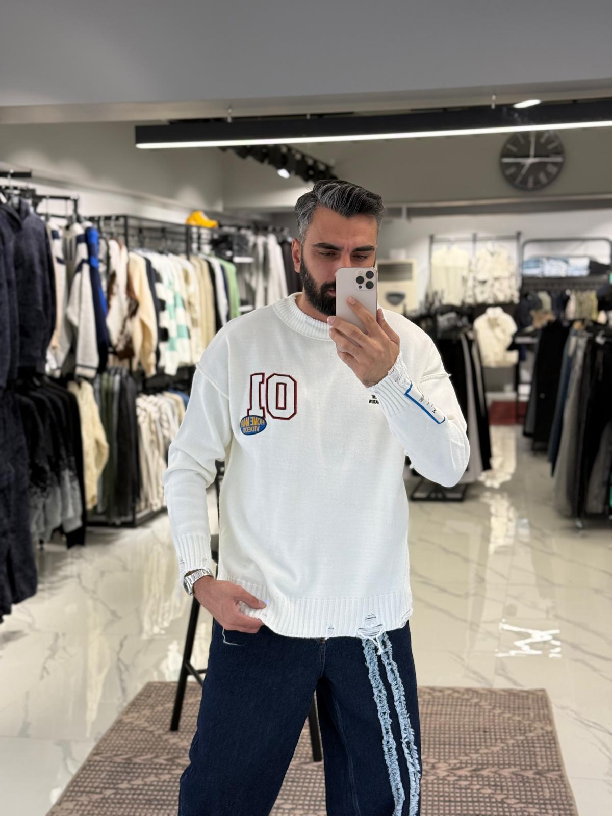 Yırtık Detay Nakış Desen Örme Kazak Beyaz