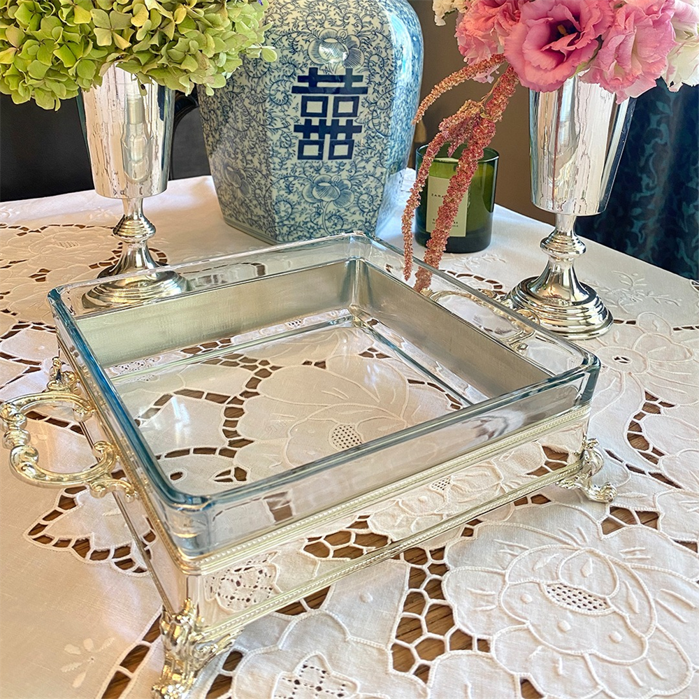 BUCONCEPTKare Düz Kenar Camlı Servis