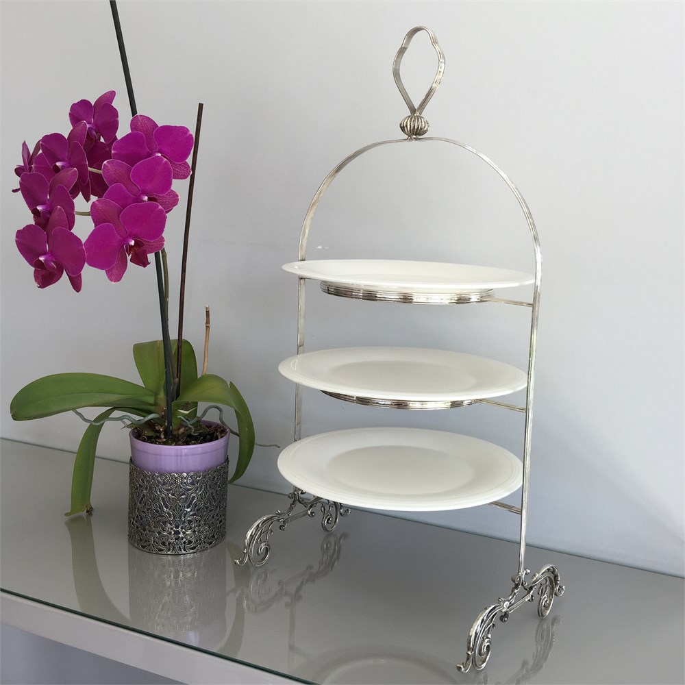 Üç Katlı Yuvarlak Servis Standı