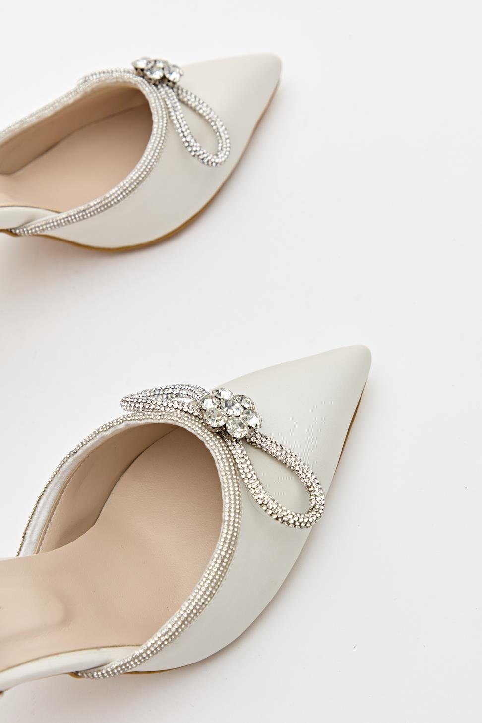 Kadın Bıyık Fiyonklu Taş Detaylı Abiye Ayakkabı BEYAZ SATEN