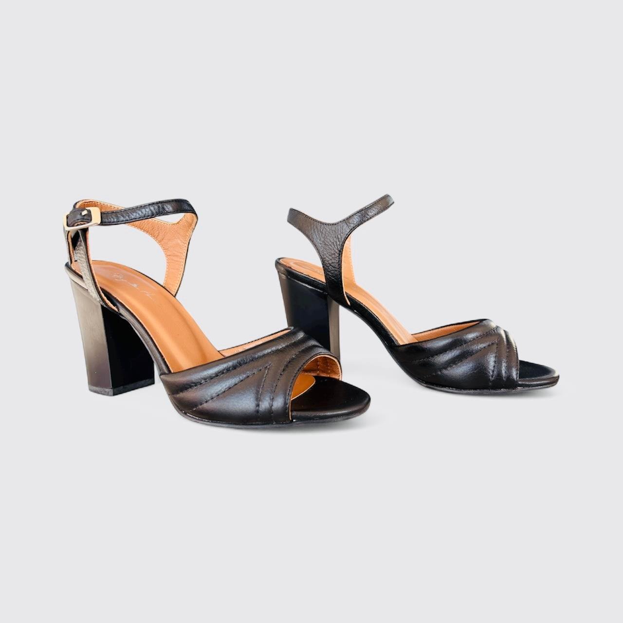 Kadın Hakiki Deri Bilekten Tokalı Abiye Ayakkabı Siyah