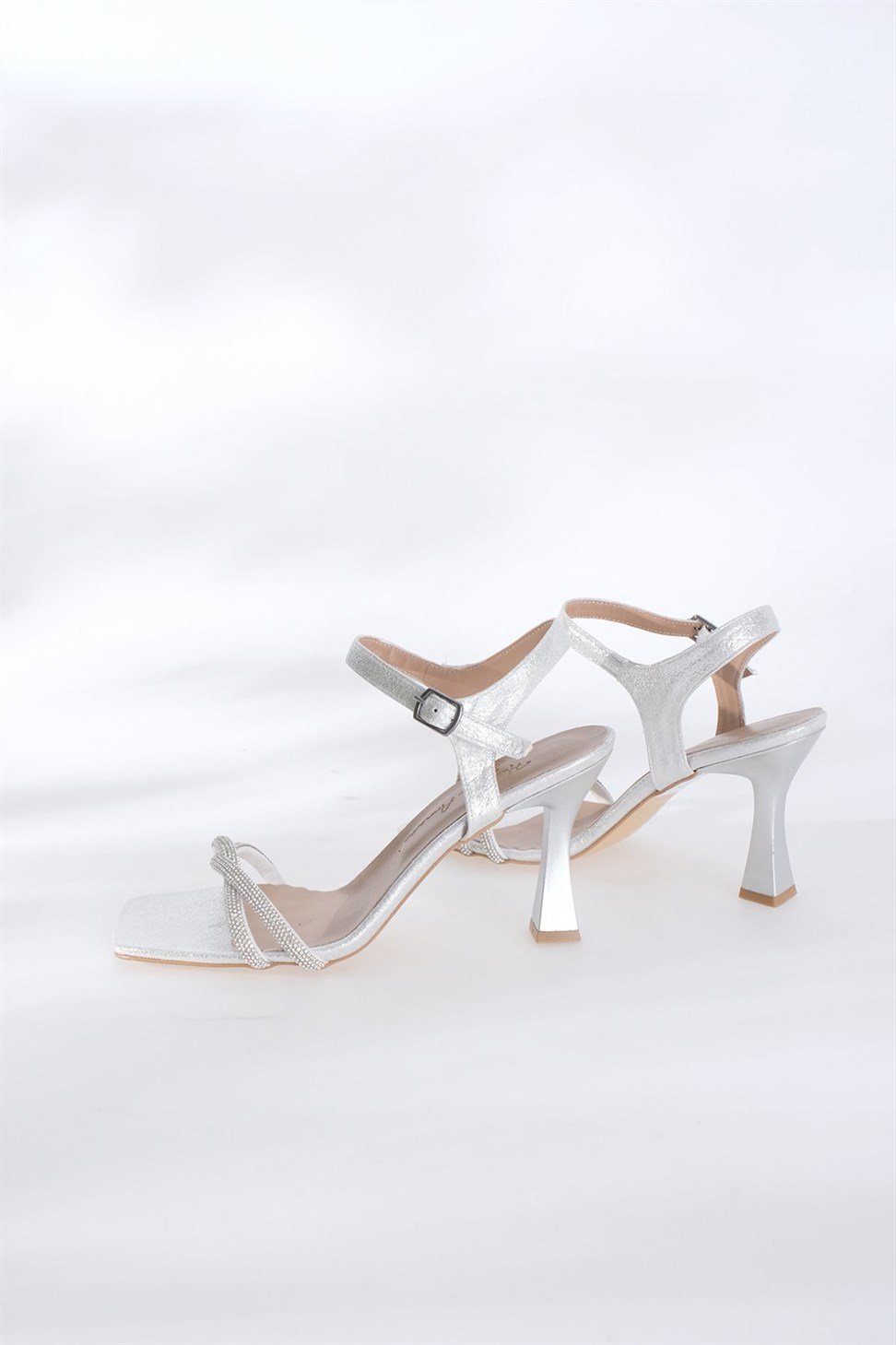 Kadın Taşlı Bilekten Tokalı Topuklu Açık Ayakkabı LAME