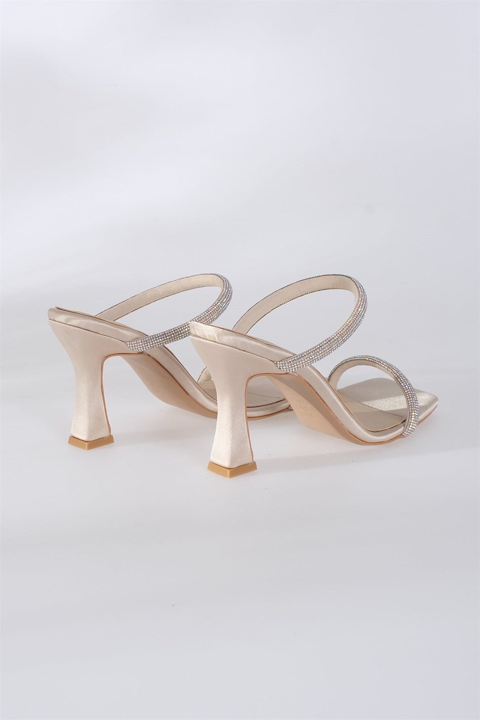 Kadın Taşlı Çift Bantlı Arlası Açık Abiye Ayakkabı BEJ SATEN
