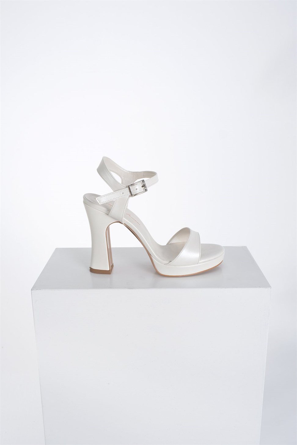 Kadın Tek Bantlı Bilekten Tokalı Yüksek Topuklu Abiye Ayakkabı BEYAZ SEDEF