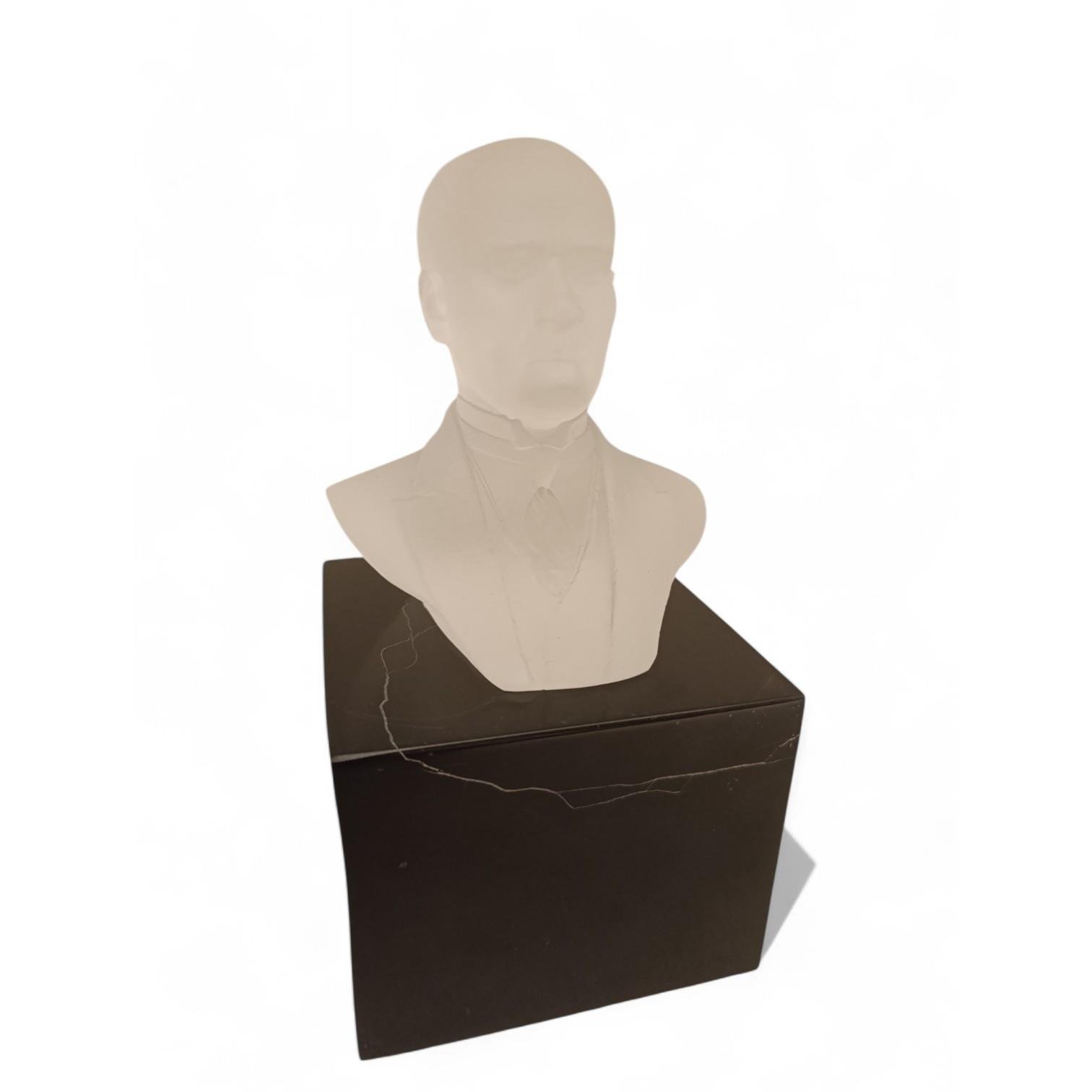 En YenilerHirefKaideli Mermer Cam Ata Büst 