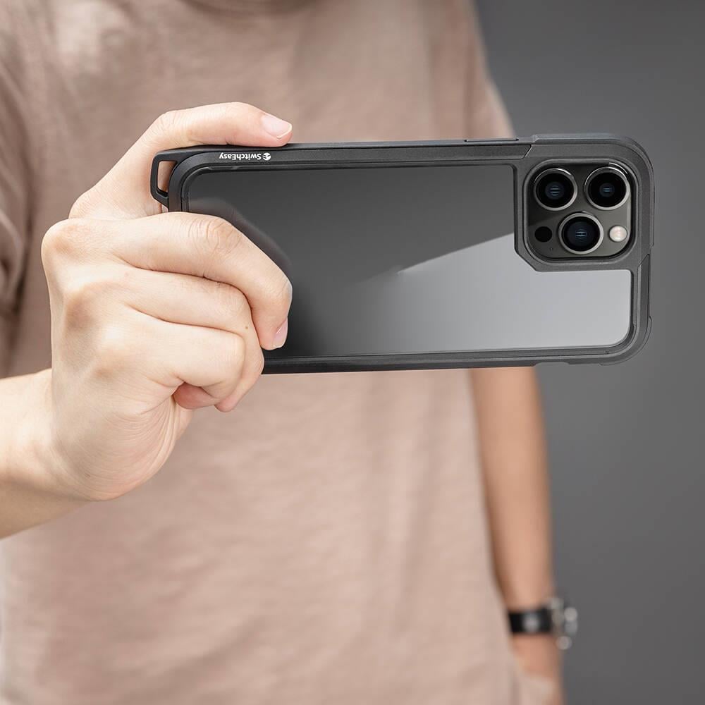 Apple iPhone 13 Pro Kılıf Boyun Askılı Kompozit Tasarımlı Şok Önleyicili Lisanslı Switcheasy Odyssey Kapak