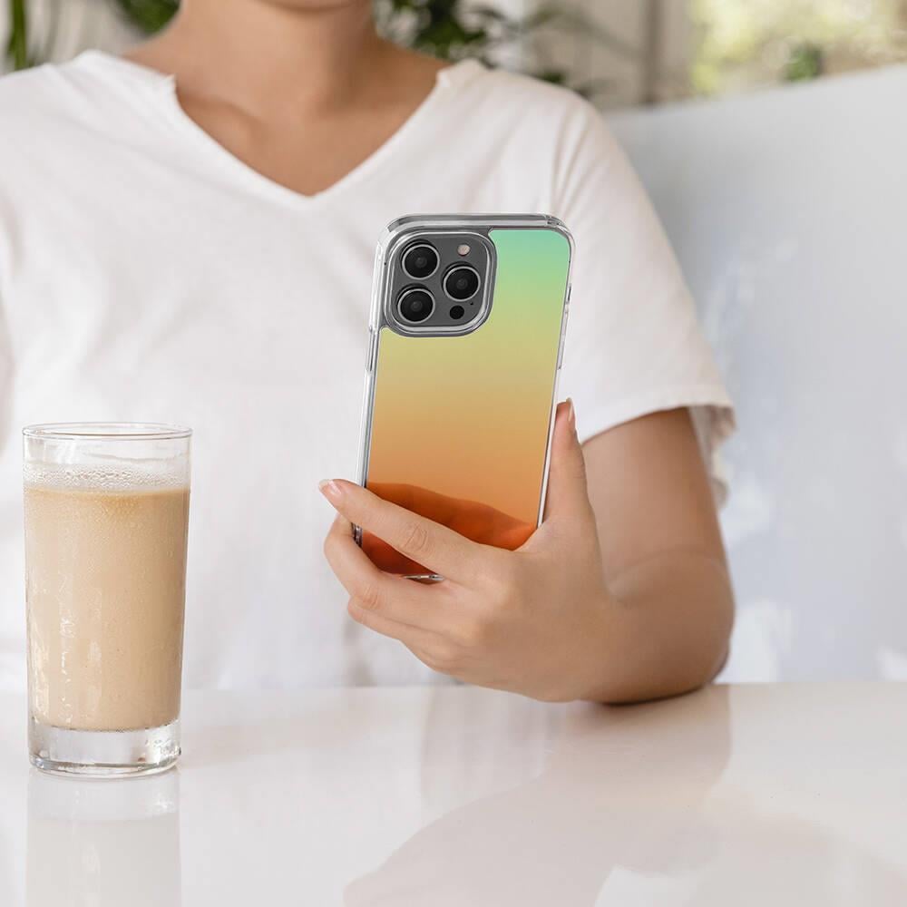 Apple iPhone 14 Pro Max Kılıf Renk Geçişli Kenarları Şeffaf Tasarımlı Lisanslı Switcheasy Crush Plus Kapak