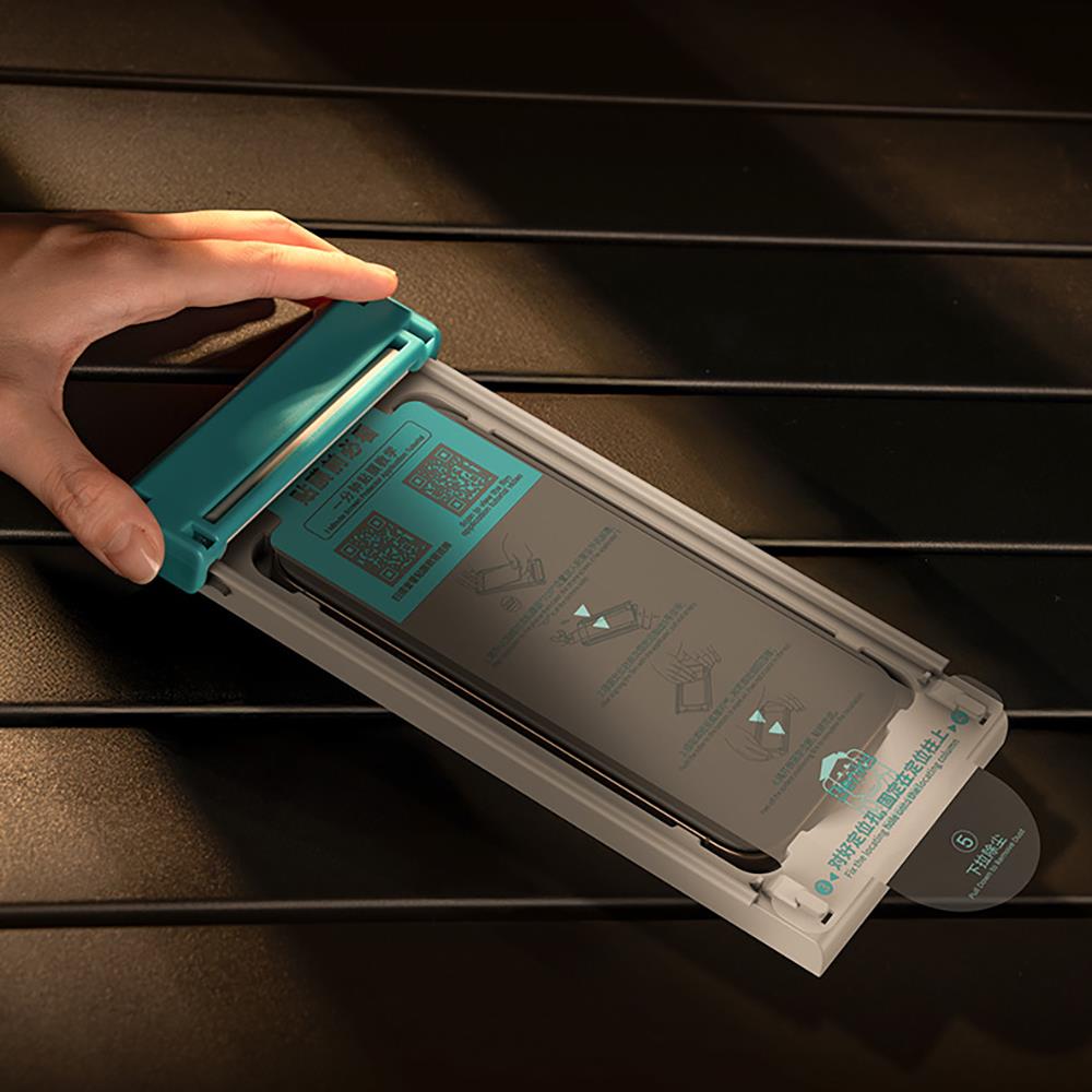 Apple iPhone 17 Air Benks Glass Warrior 2.0 AR-EZFita Cam Ekran Koruyucu + Kolay Uygulama Aparatı