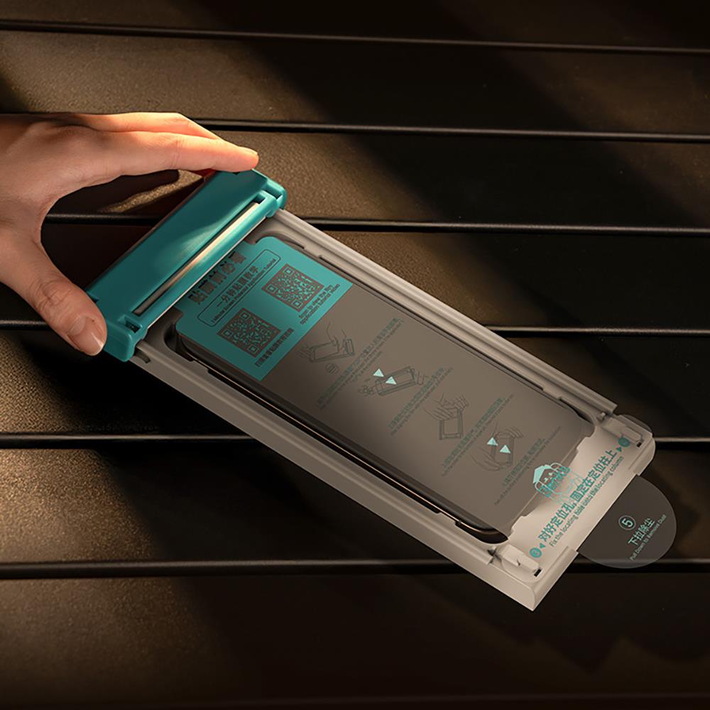 Apple iPhone 17 Benks Glass Warrior 2.0 AR-EZFita Cam Ekran Koruyucu + Kolay Uygulama Aparatı