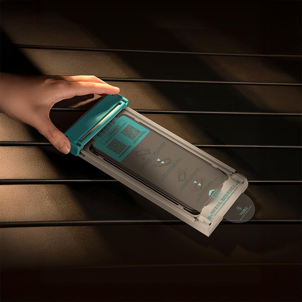 Apple iPhone 17 Pro Max Benks Glass Warrior 2.0 EZFita Safir Cam Ekran Koruyucu + Kolay Uygulama Aparatı