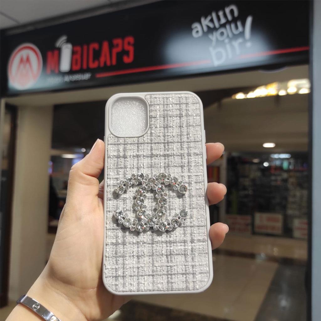 Apple iPhone 12 Pro Max Chanel Logolu Kumaş Kaplamalı Telefon Kılıfı