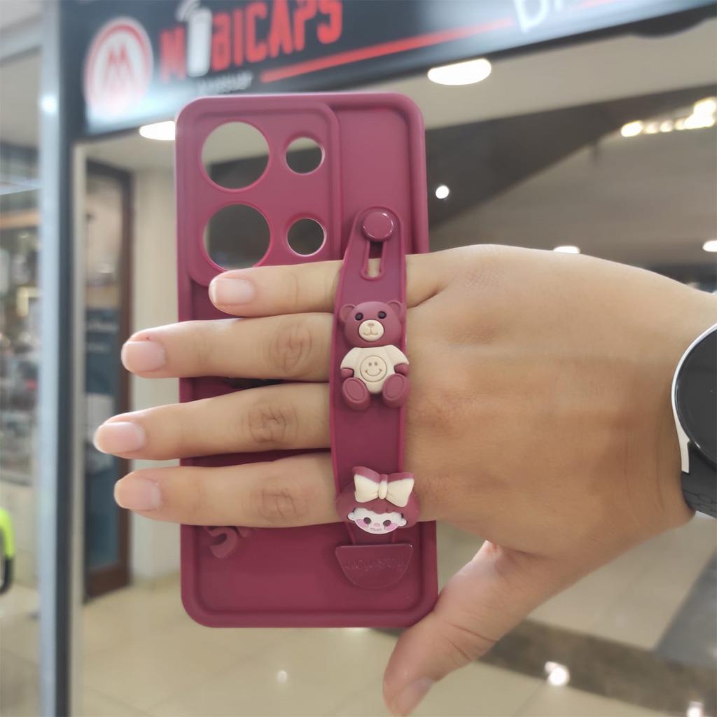 Redmi Note 13 Pro 4G Neşeli Tutamaçlı Silikon Kılıf