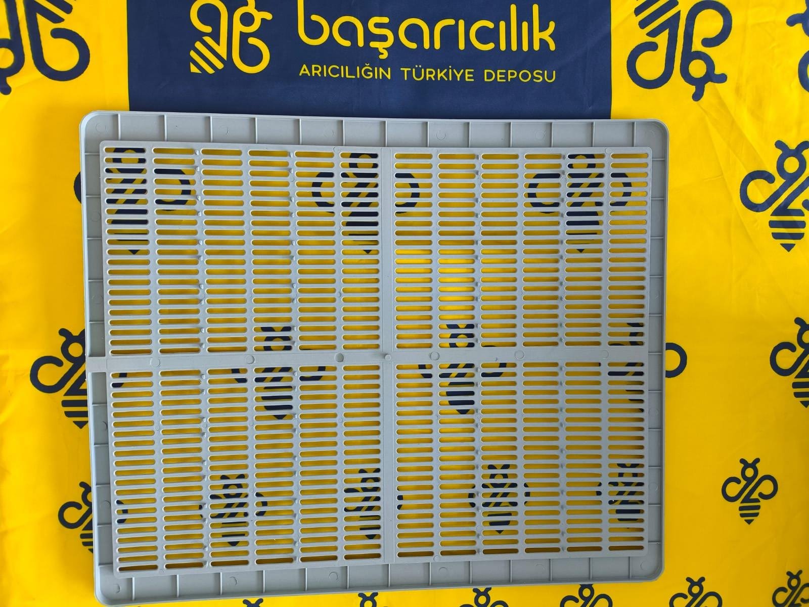 TIRNAKLI ANA ARI IZGARASI