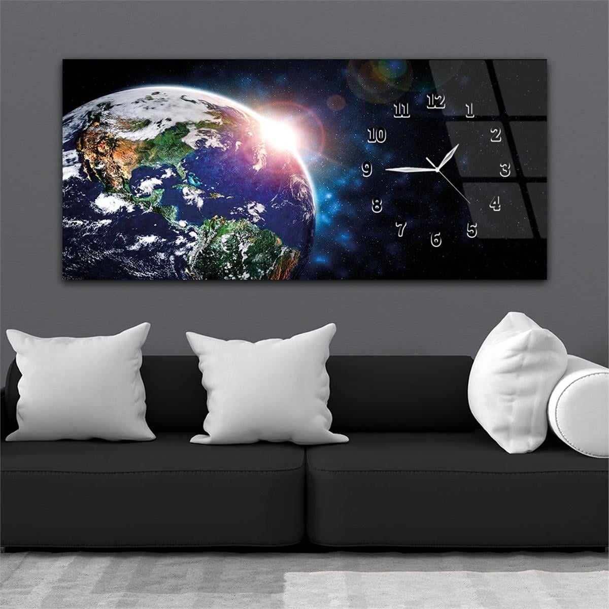 Horizontal bedrucktes Glas mit Kunst und Naturthema und einer Uhr an der Seite 199