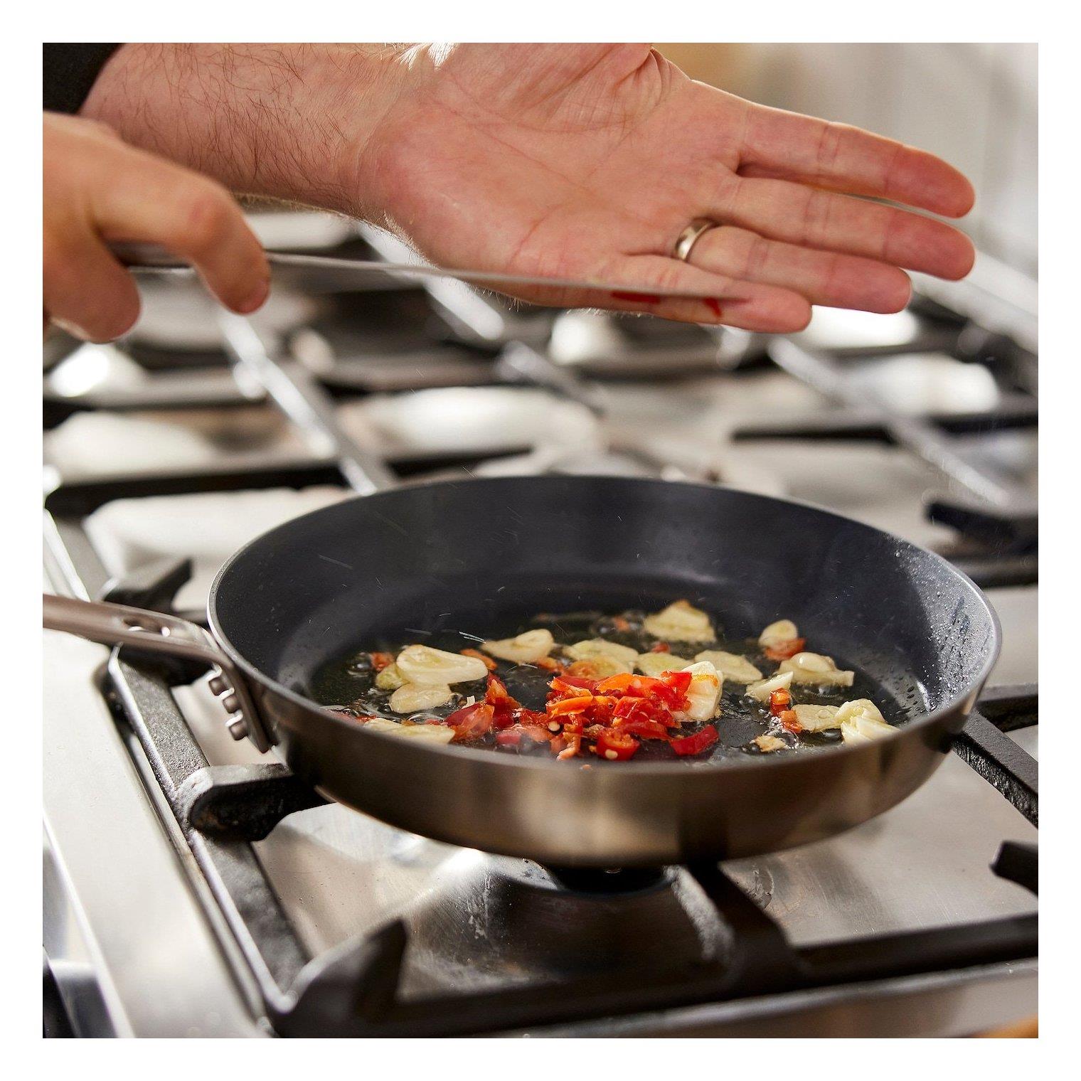 IKE HEMKOMST KIZARTMA TAVASI YAPIŞMAZ KAPLAMA-PASLANMAZ ÇELİK  24 CM 80580095