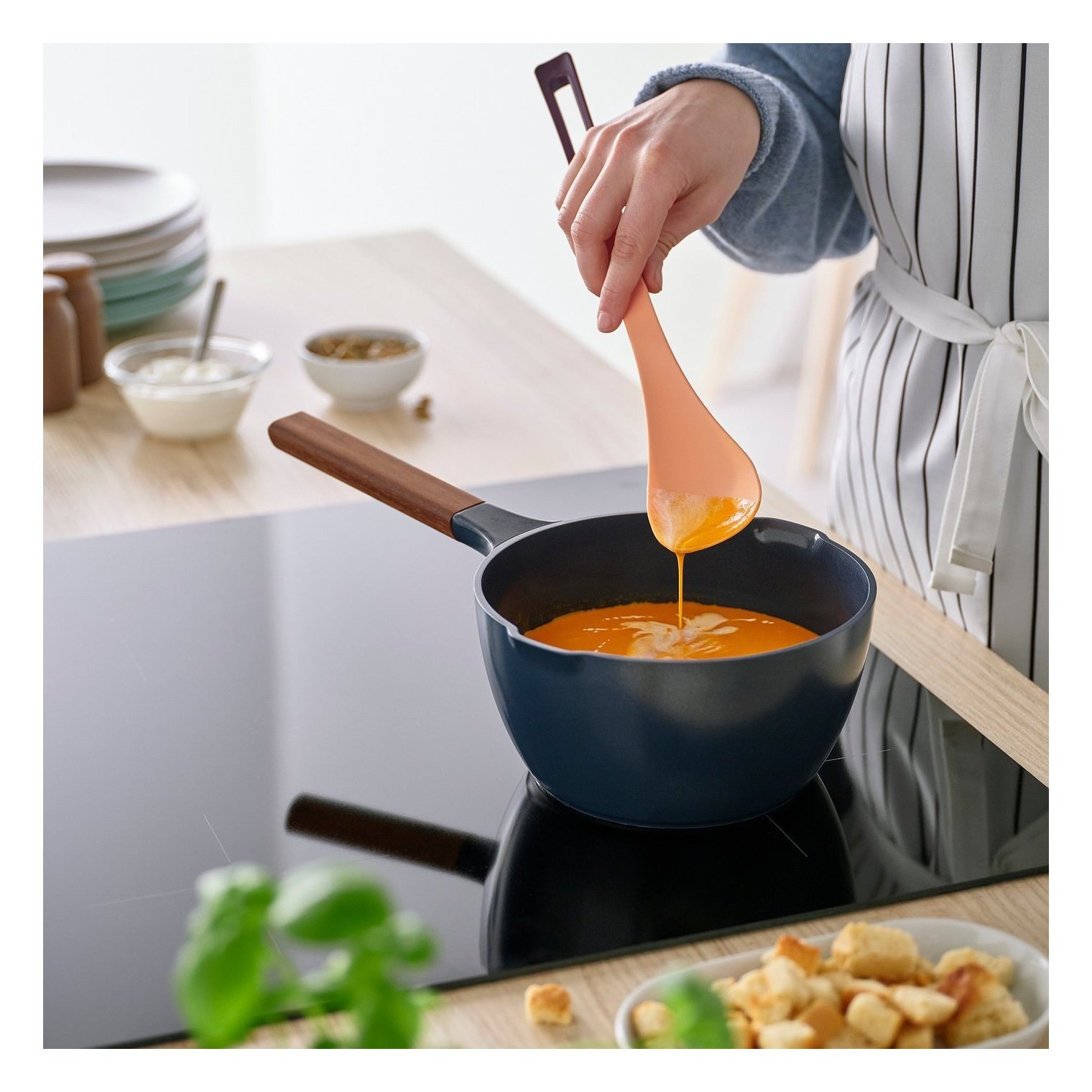 IKE KNORRHANE YEMEK PİŞİRME KAŞIĞI AÇIK TURUNCU-KOYU KIRMIZI 33 CM 50599652