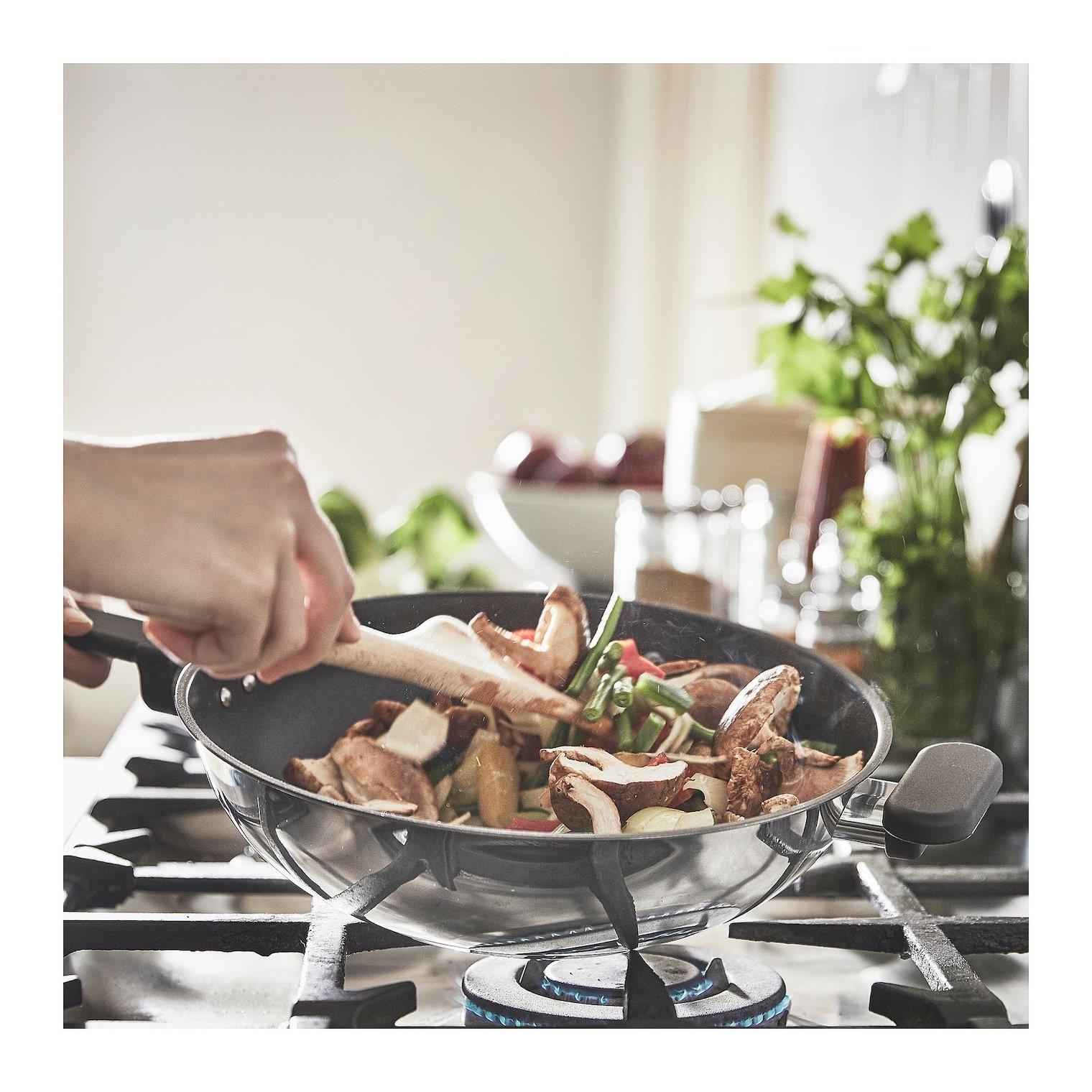 IKE MIDDAGSMAT WOK TAVA YAPIŞMAZ KAPLAMA-PASLANMAZ ÇELİK 28 CM 50463696