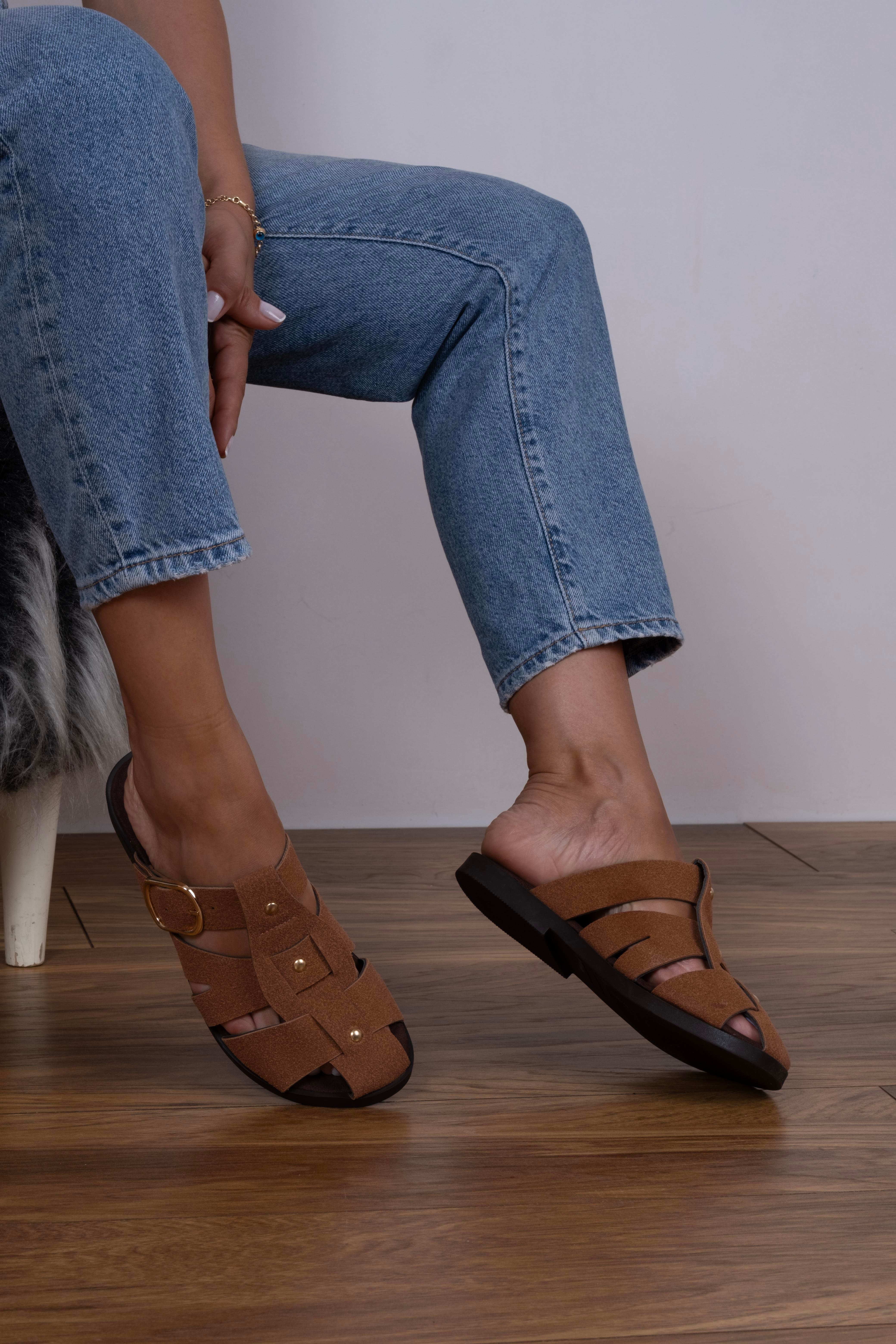 Ballis Model Kemer Detaylı Terlik Taba Süet