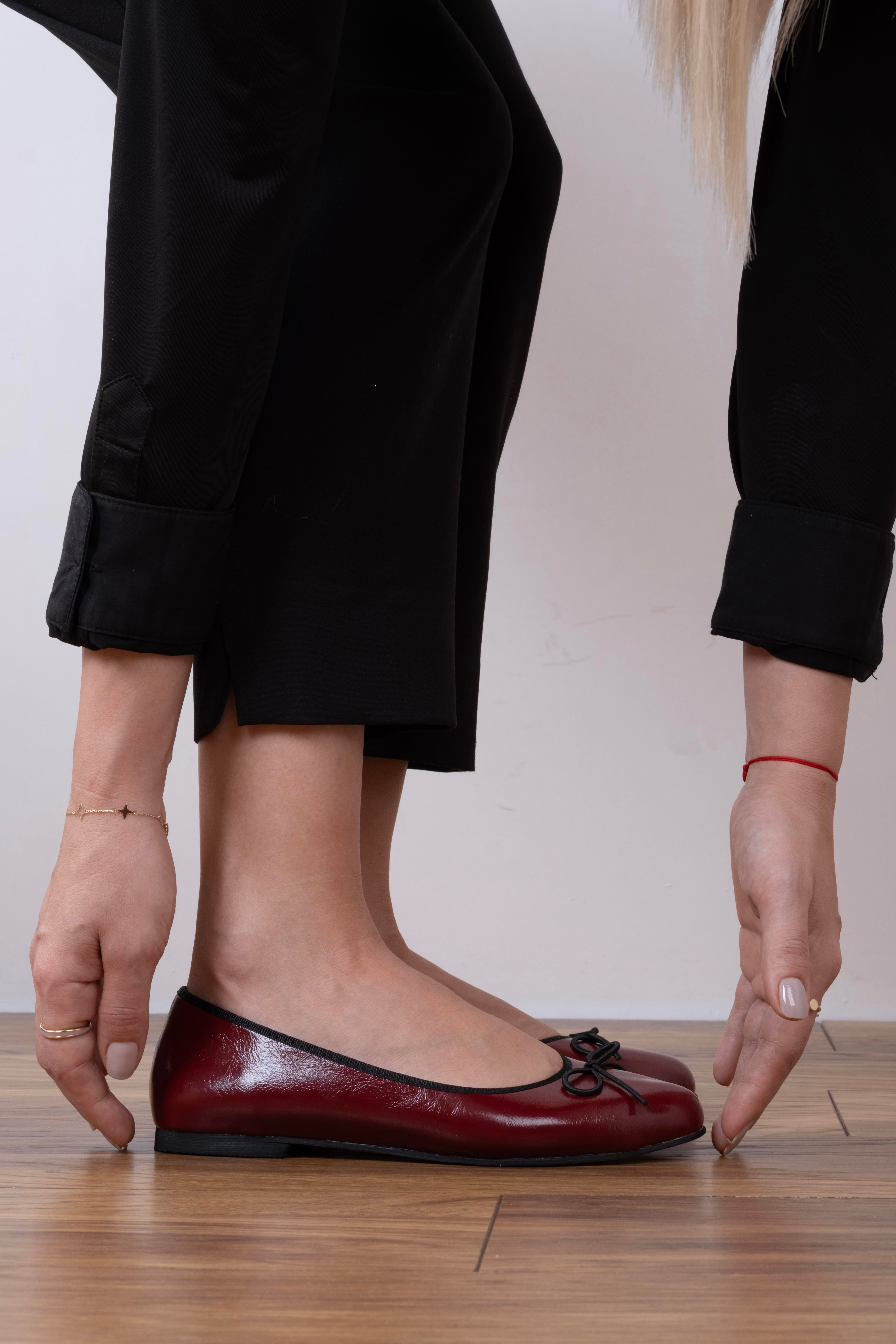 Deny Model Kurdele Detaylı Babet Bordo Kırışık Rugan