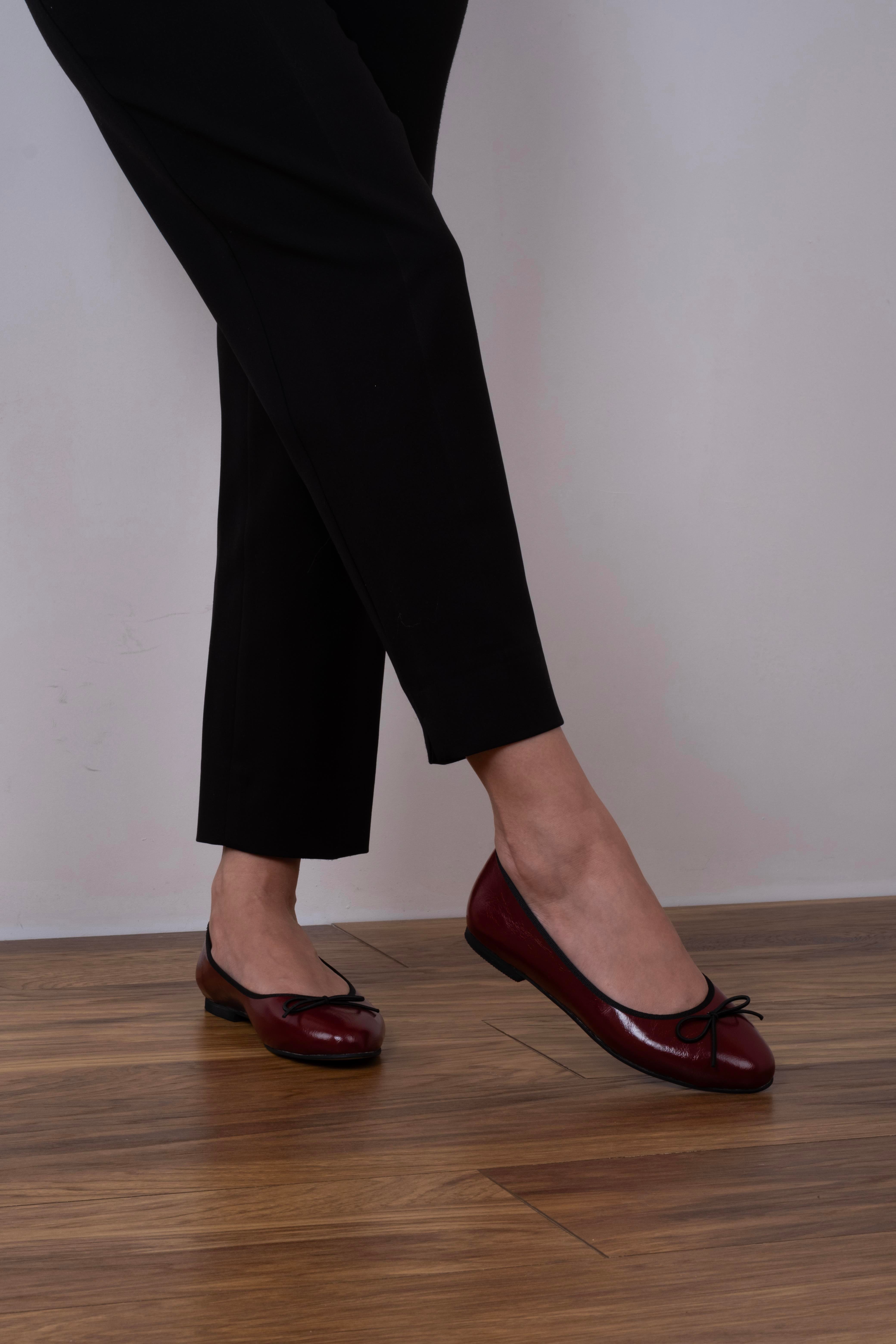 Deny Model Kurdele Detaylı Babet Bordo Kırışık Rugan