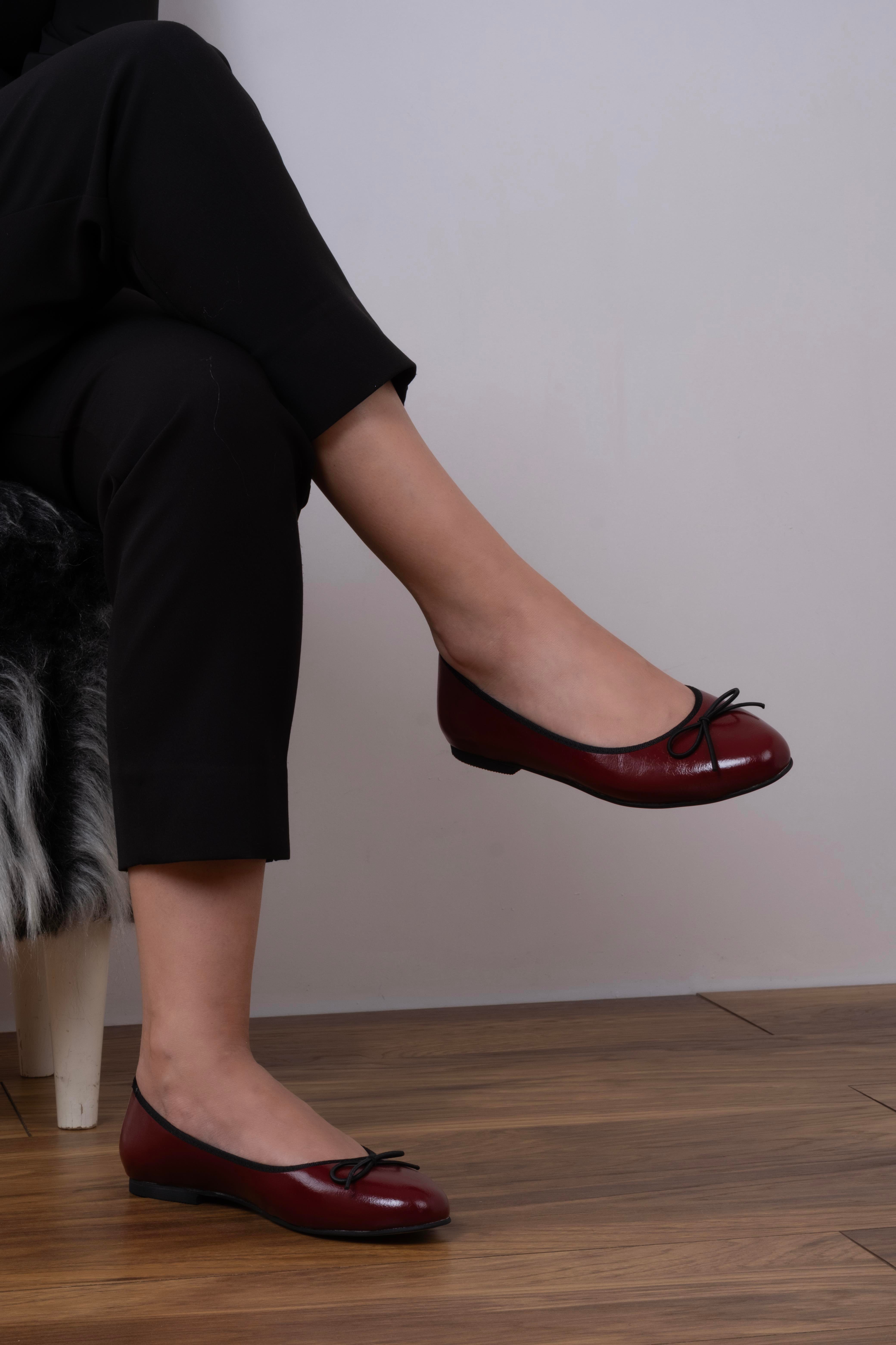 Deny Model Kurdele Detaylı Babet Bordo Kırışık Rugan