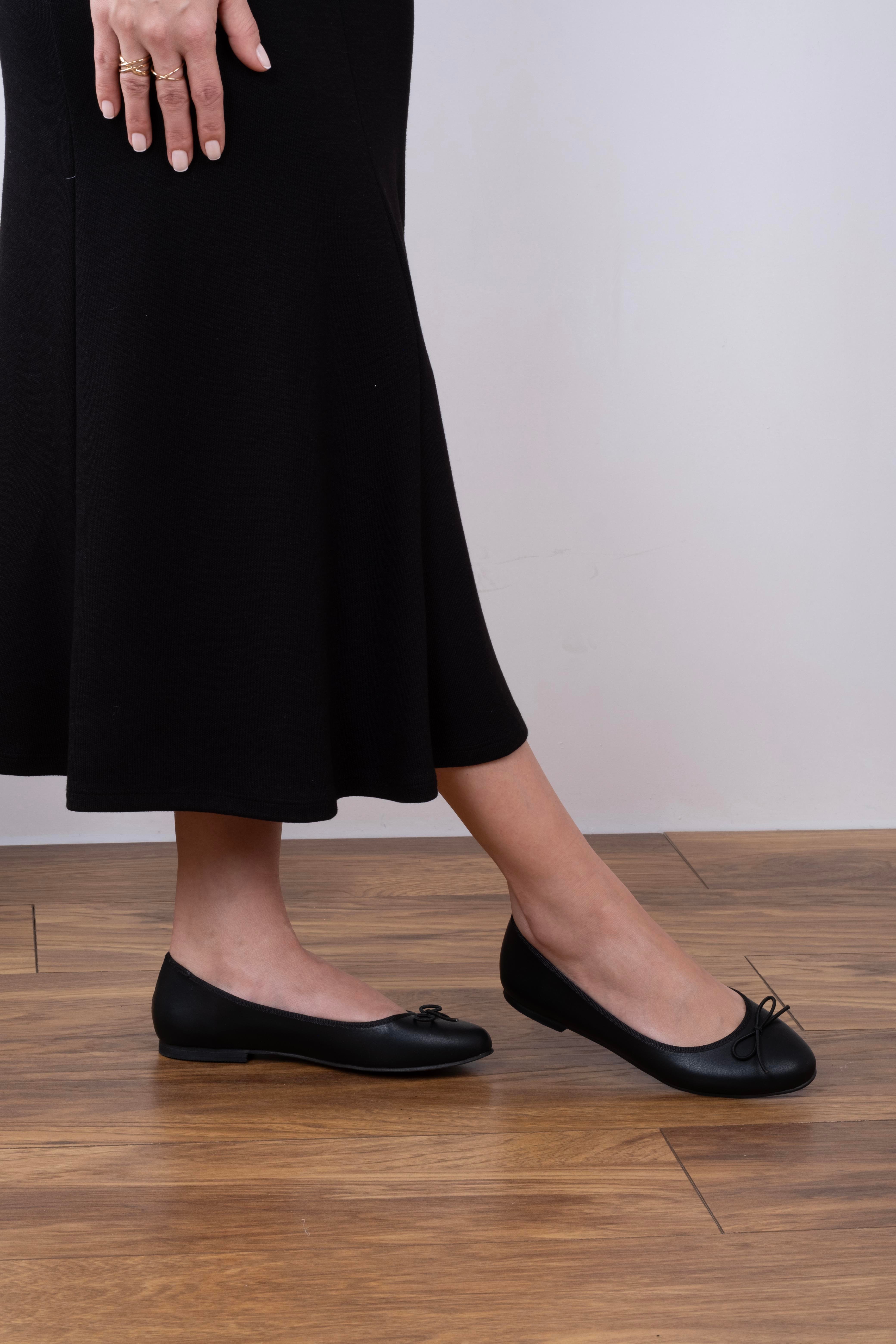 Deny Model Kurdele Detaylı Babet Siyah